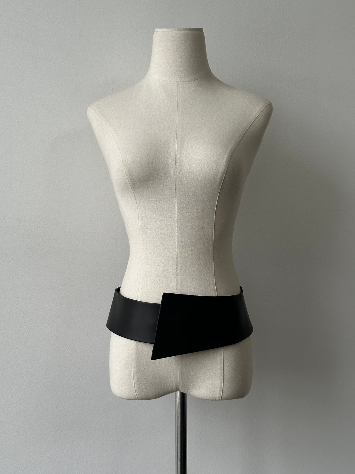 Vintage 1990s Calf Leather Chunky Minimal Belt - W34
