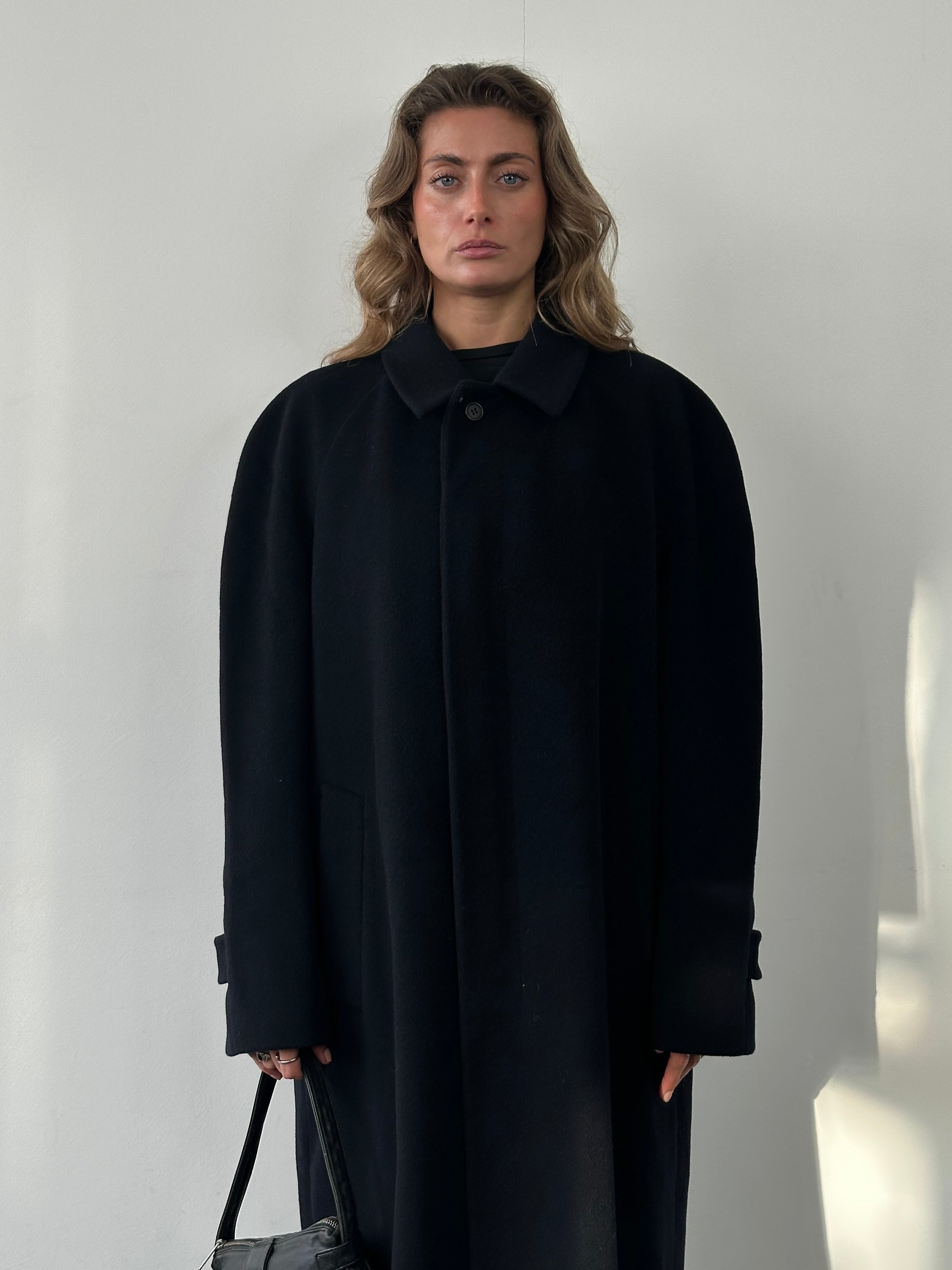 Valentino virgin wool cashmere single-breasted coat in XL/XXL, shown in a stylish, tailored design with a classic collar and button details.