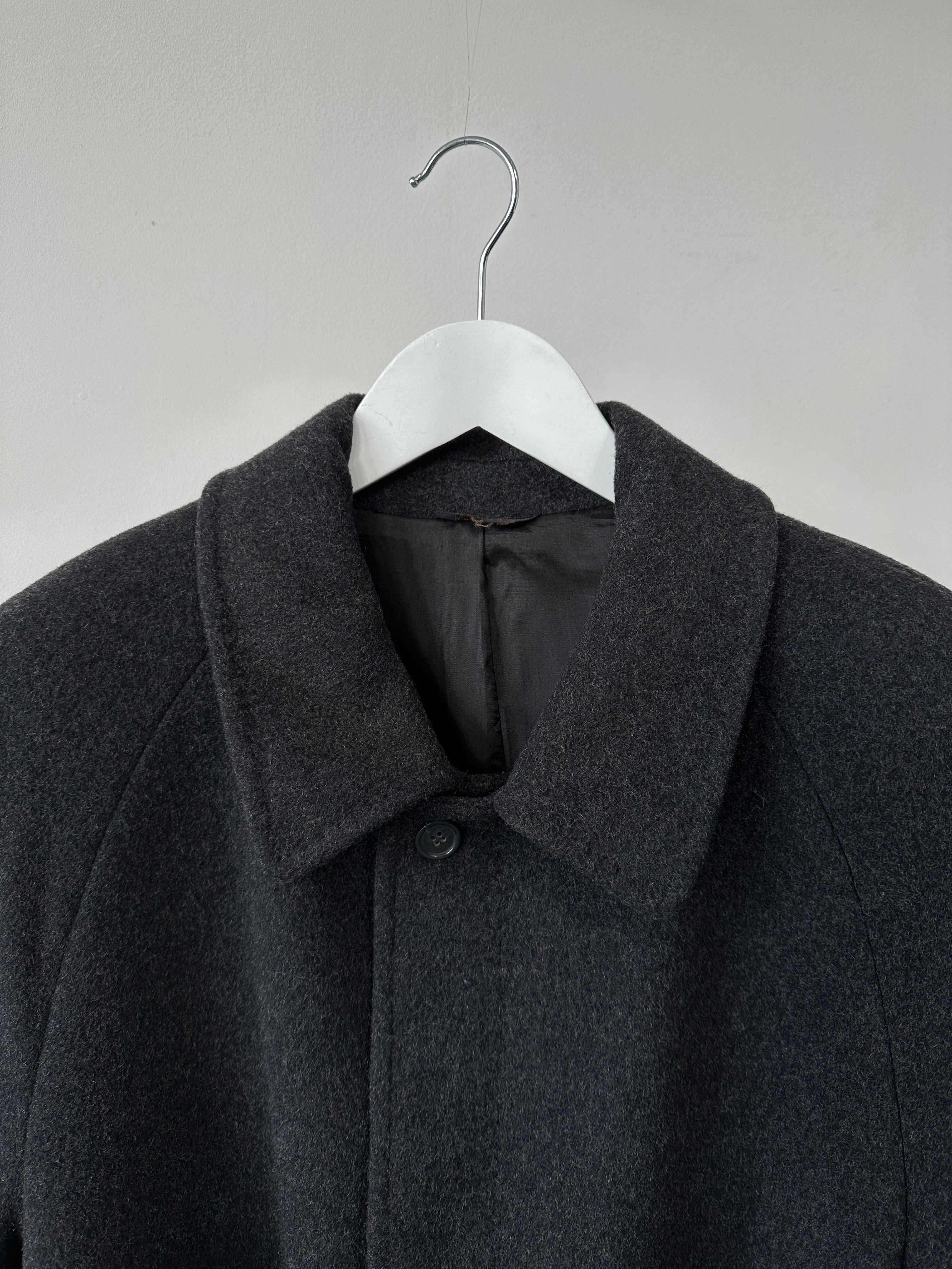 Italian Vintage wool and cashmere belted coat with concealed placket in size L/XL, showcasing classic craftsmanship and elegant design.