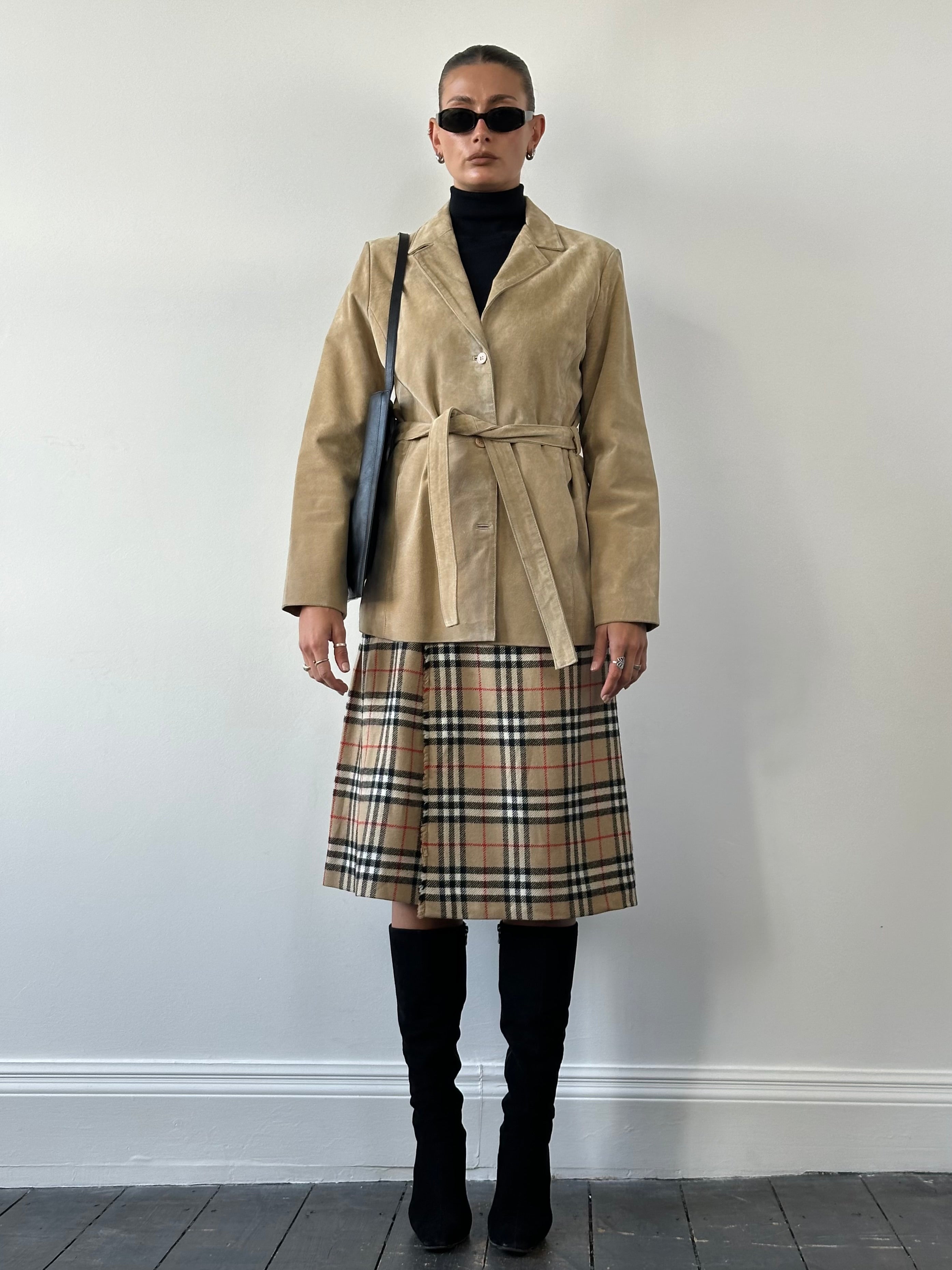 Vintage suede belted jacket in size M/L, featuring classic design and tailored fit, perfect for stylish casual wear.