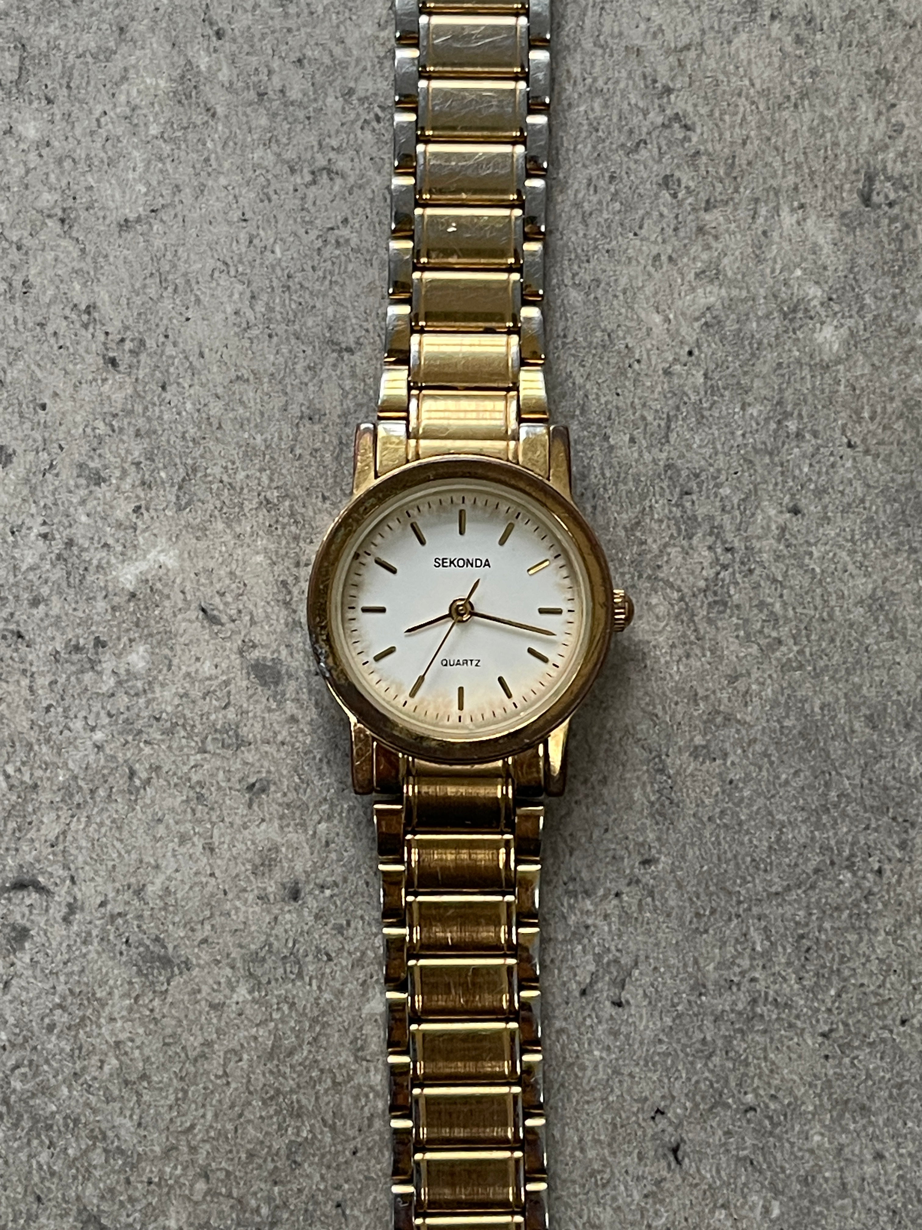 Sekonda 1990s gold-plated quartz bracelet watch with classic design and round dial, featuring a sleek and elegant look.