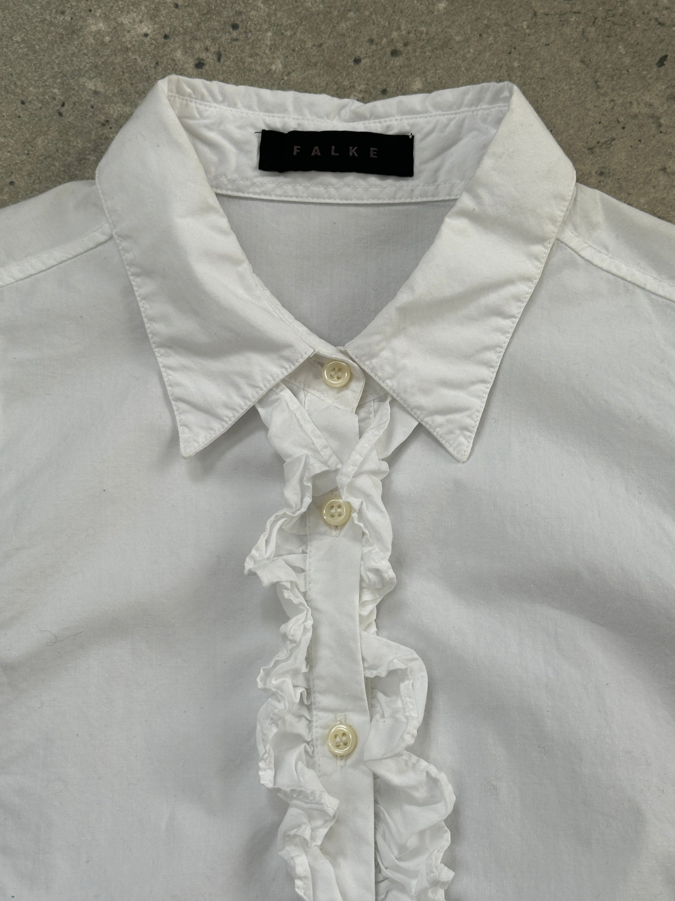 Vintage 1990s short sleeve ruffle shirt in size M, featuring a feminine ruffled collar and floral print, casual vintage style.