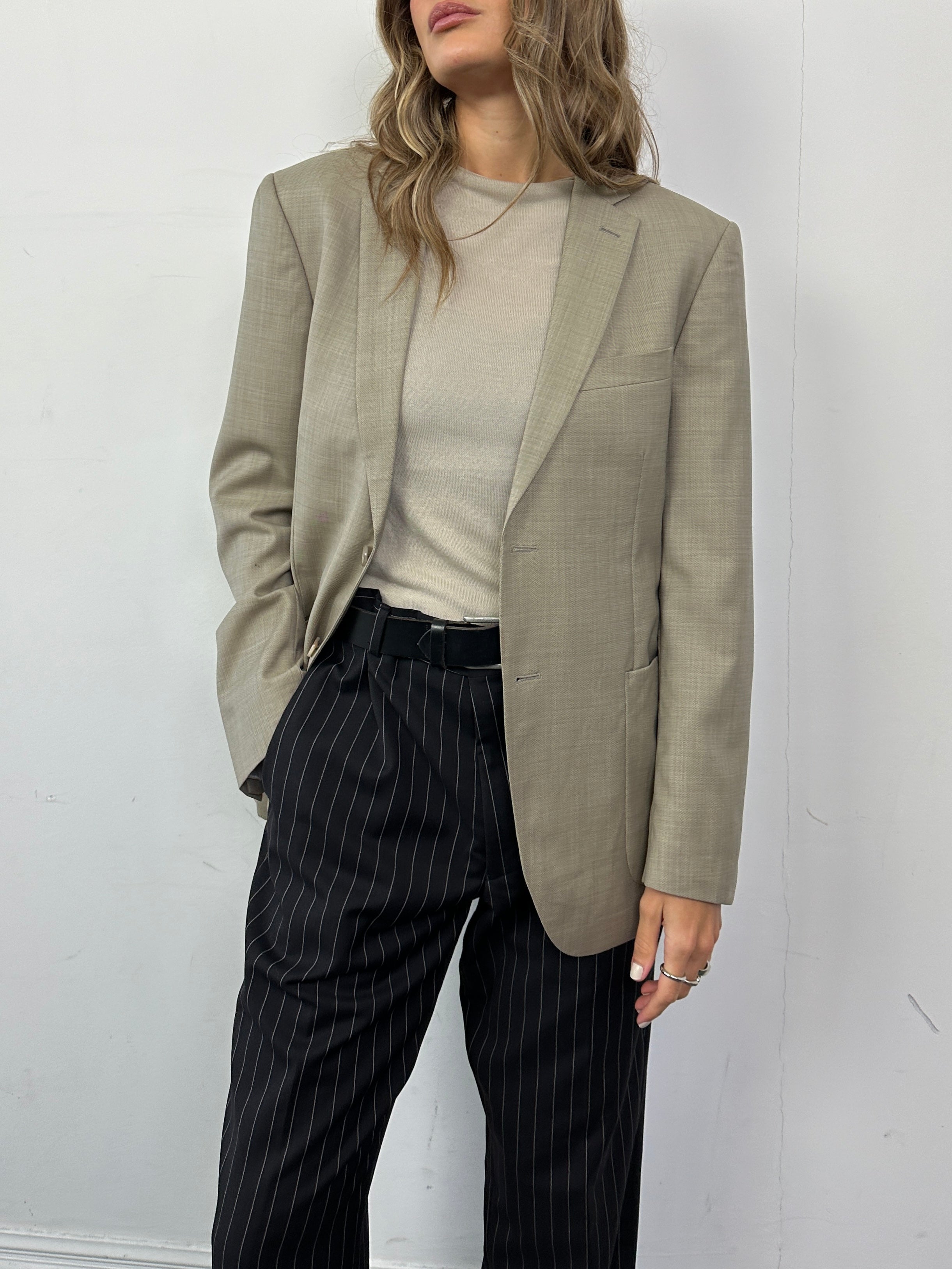 Pierre Cardin lightweight single-breasted wool blazer in S/M, showcasing tailored fit and classic design.
