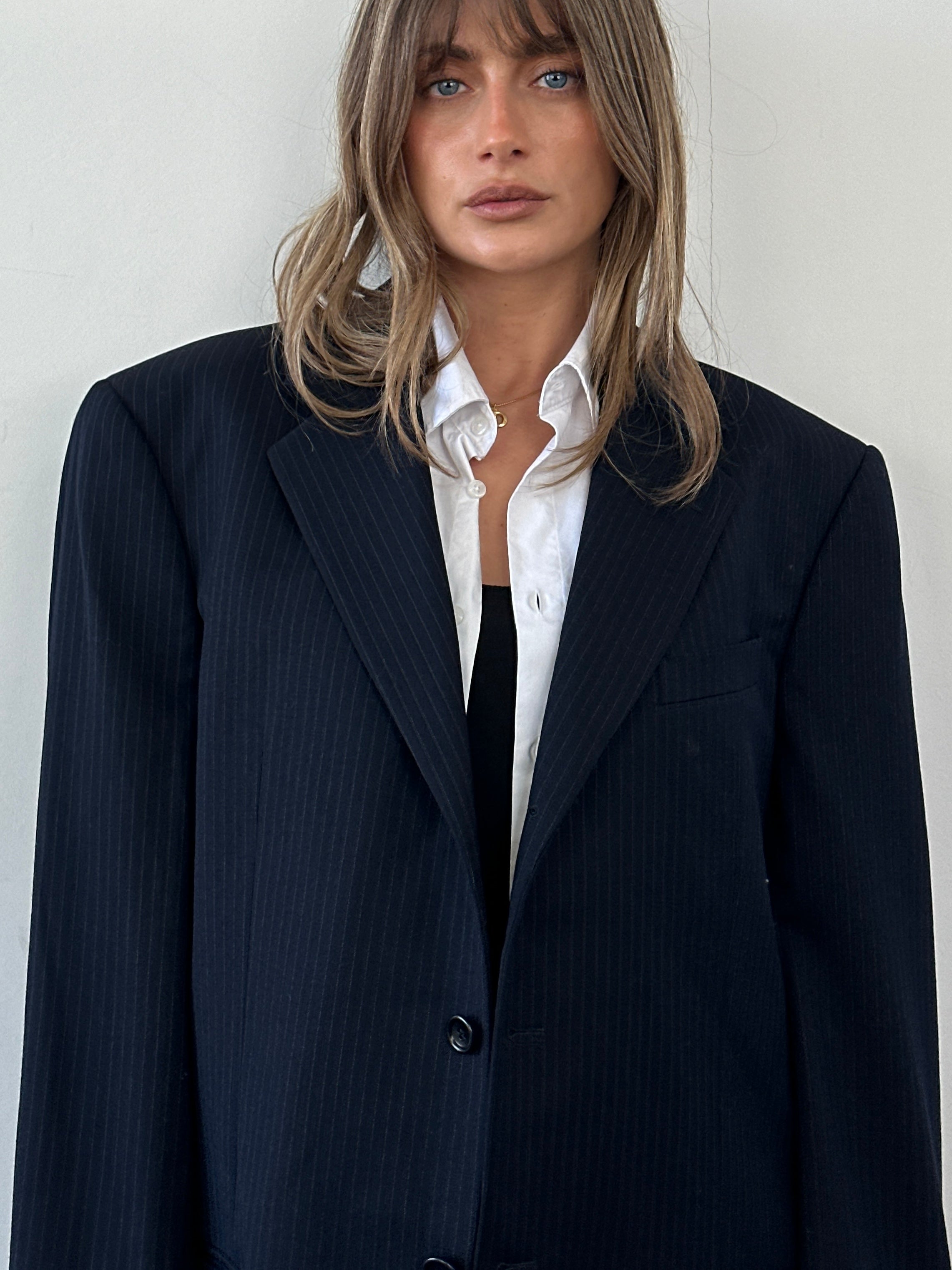 Armani Collezioni wool stripe single-breasted blazer in size 44R/XL, tailored with classic lapels and a stylish striped pattern.