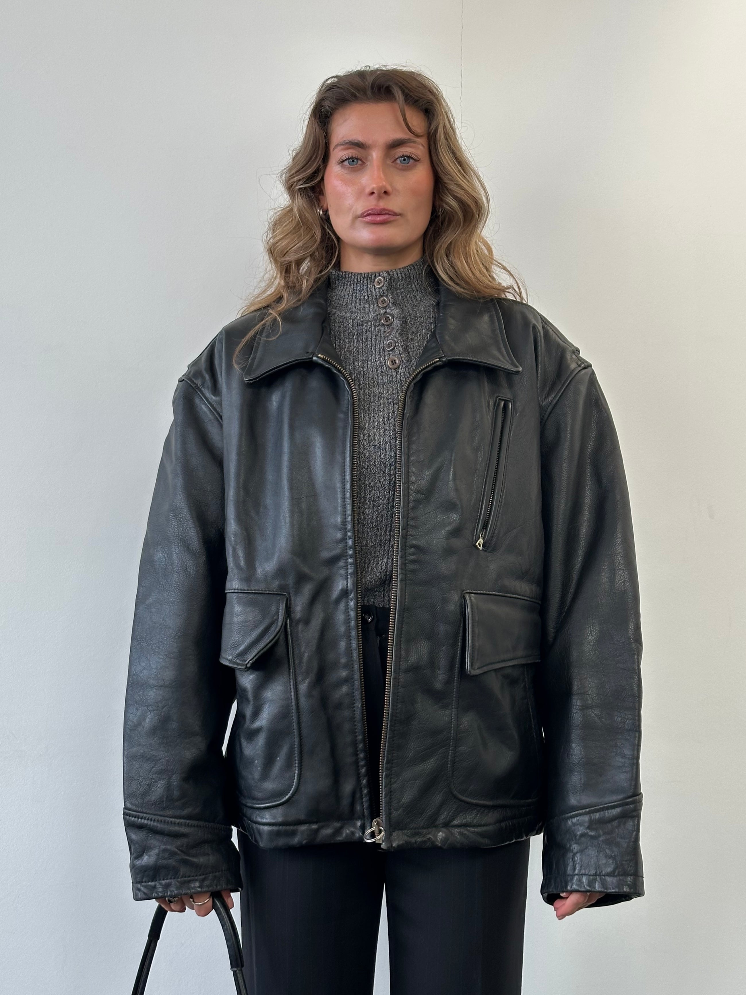 Vintage leather jacket with fleece lining, size XL, stylish casual outerwear featuring a classic design and durable material.