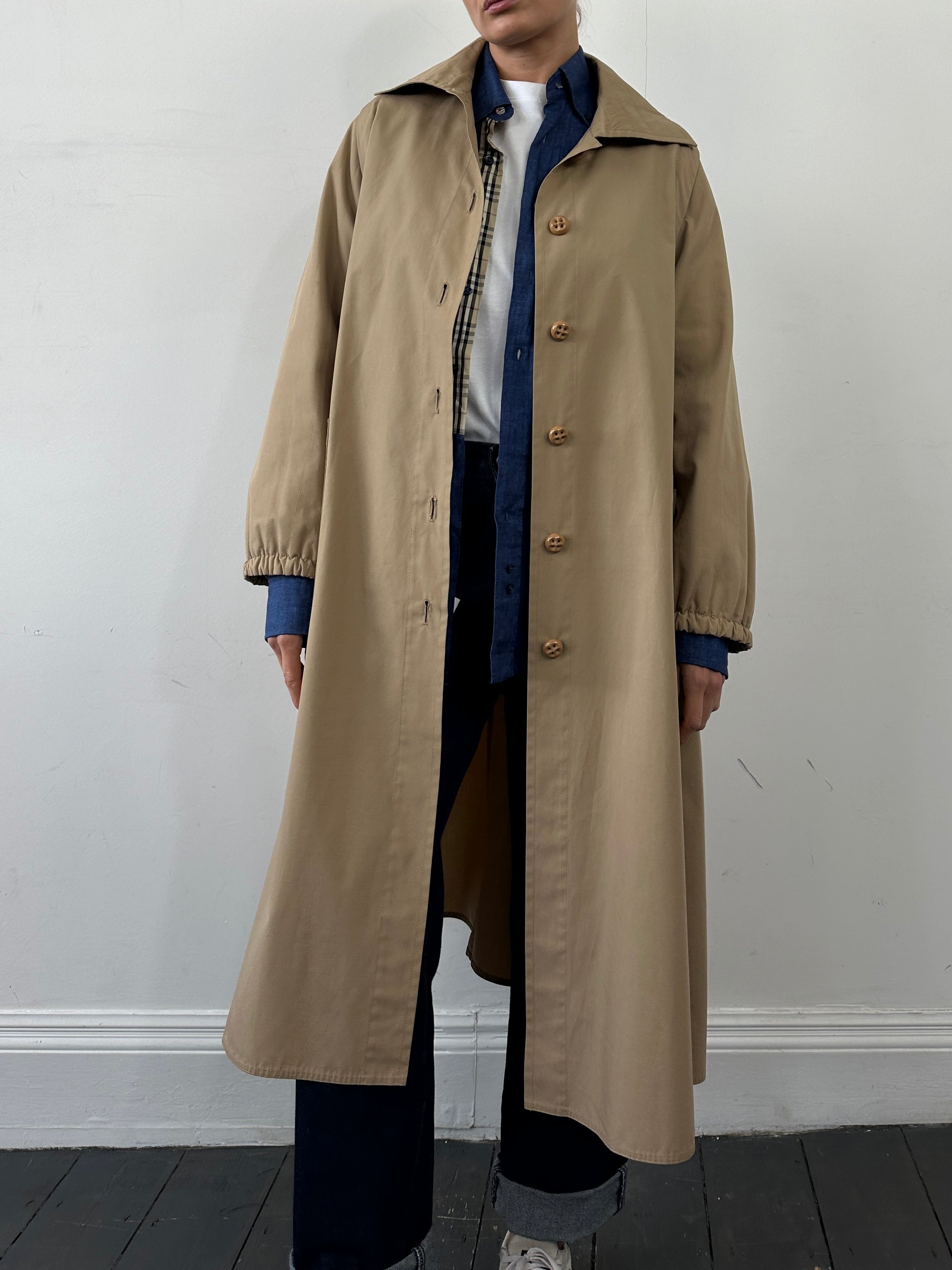 Vintage brand vintage A-line cotton trench coat with single-breasted design, mid-length, and classic style.