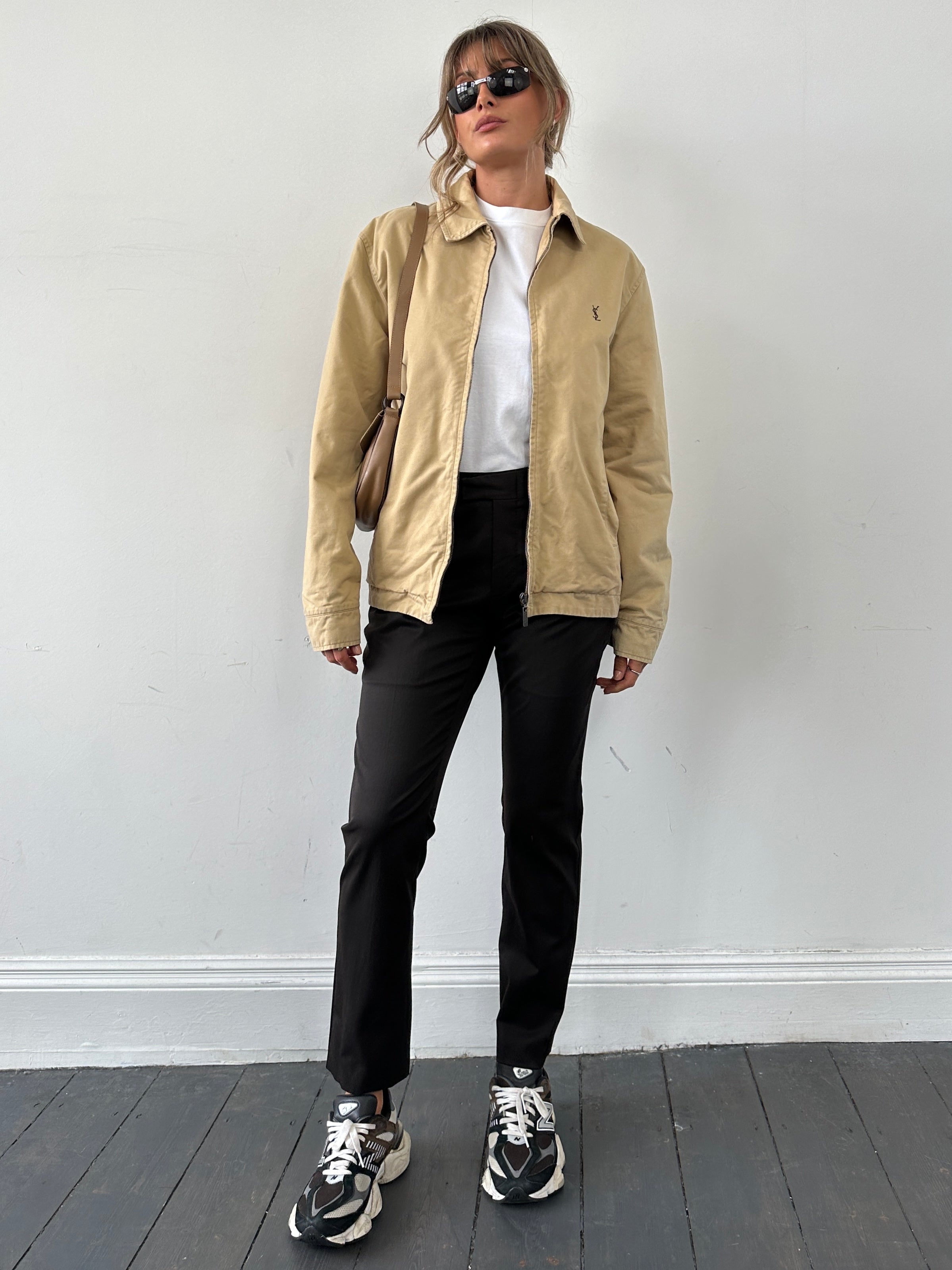 Gucci wool tailored trousers in size W30, featuring a classic fit and clean design, displayed on a plain background.