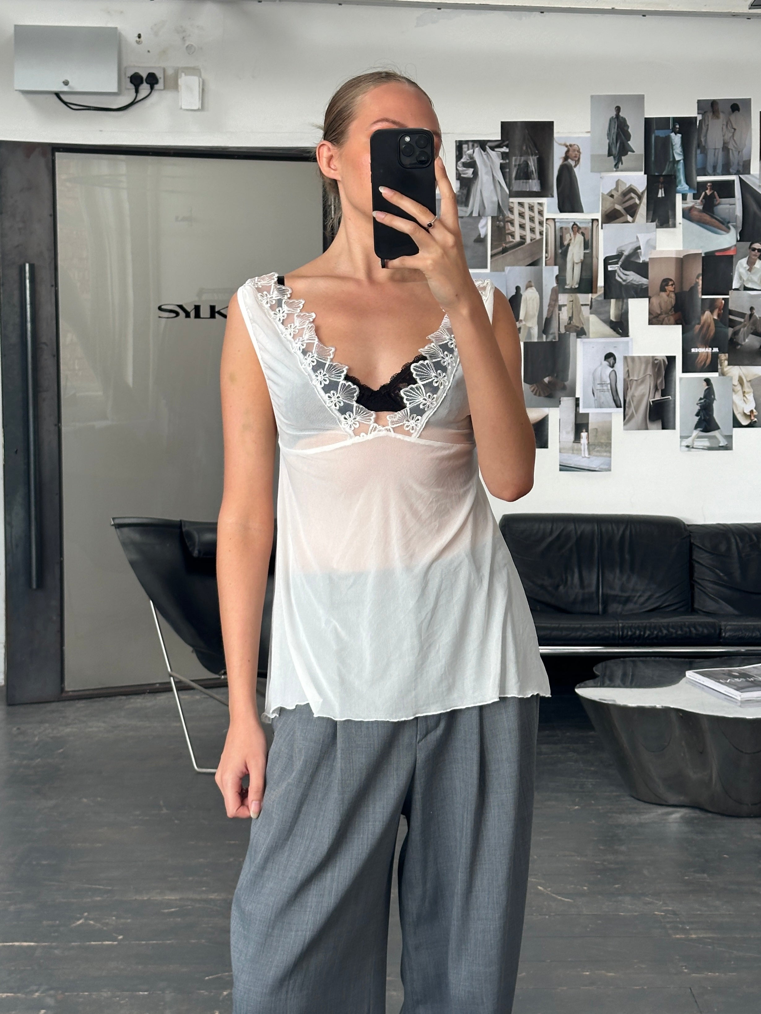 Vintage 2000s lace tank top in M/L size with delicate lace fabric and sleeveless design, perfect for a retro-inspired look.