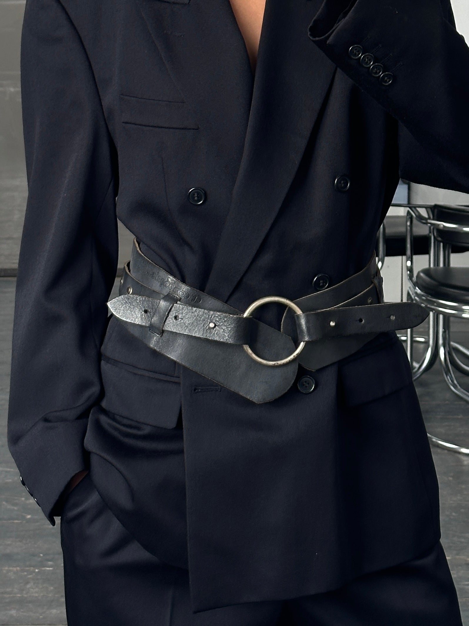 Vintage French 1990s chunky studded leather belt with adjustable W32-36, featuring bold metal studs and classic buckle design.