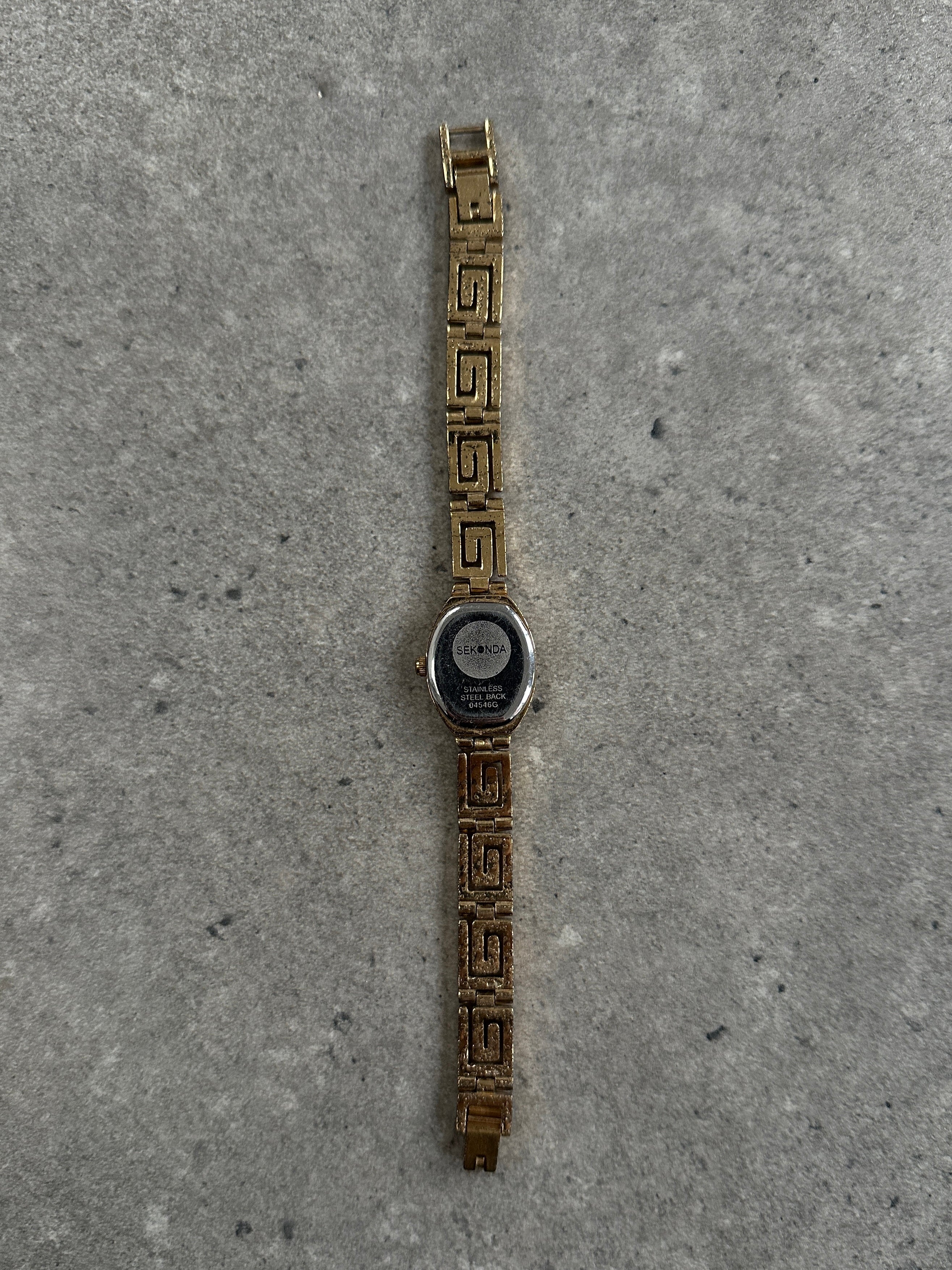 Sekonda 1990s oval gold-tone geometric quartz watch with sleek design and classic style.