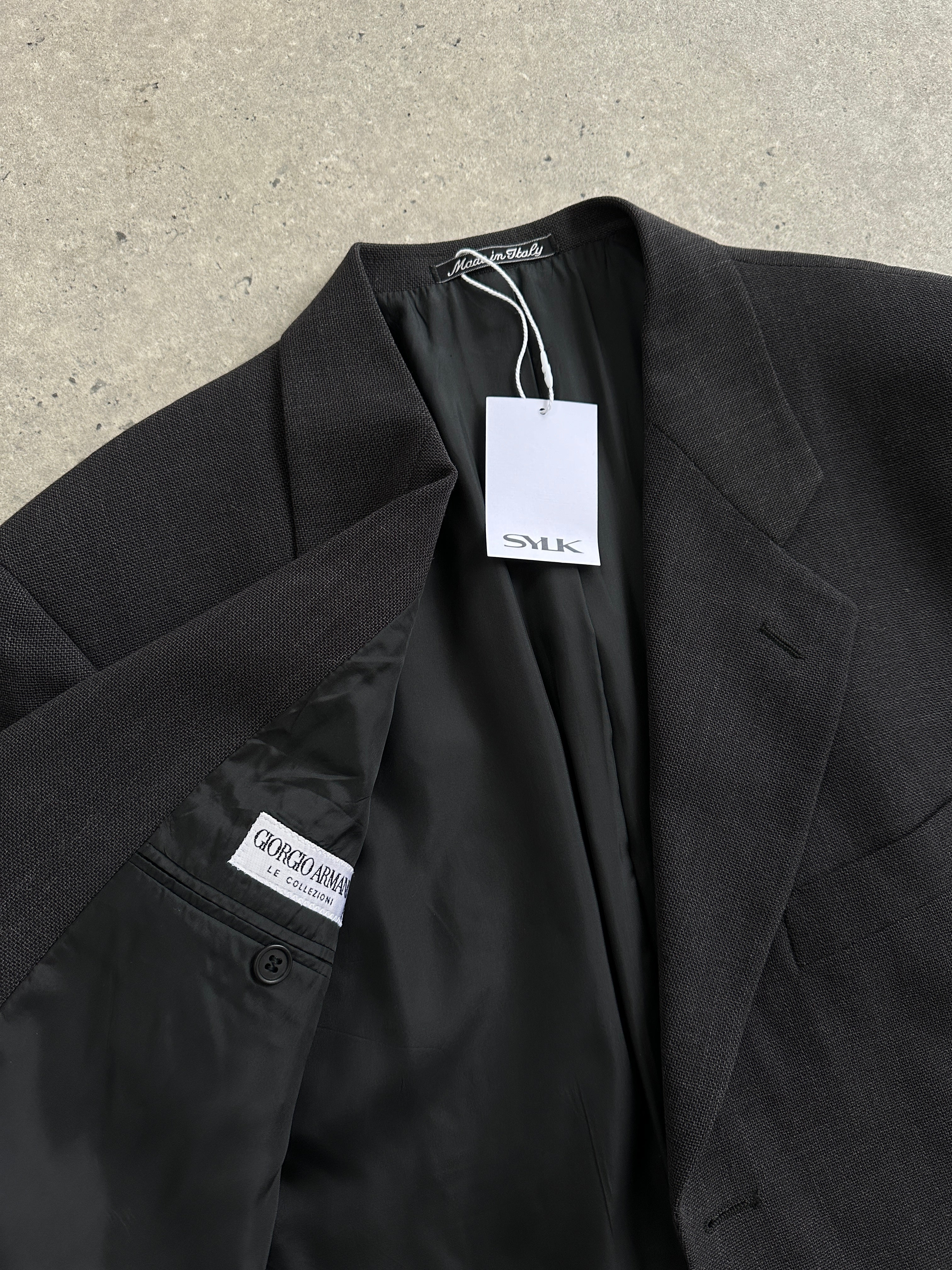Giorgio Armani Le Collezioni pure wool single-breasted blazer in size 40R/L, shown on a hanger with structured lapels and classic fit