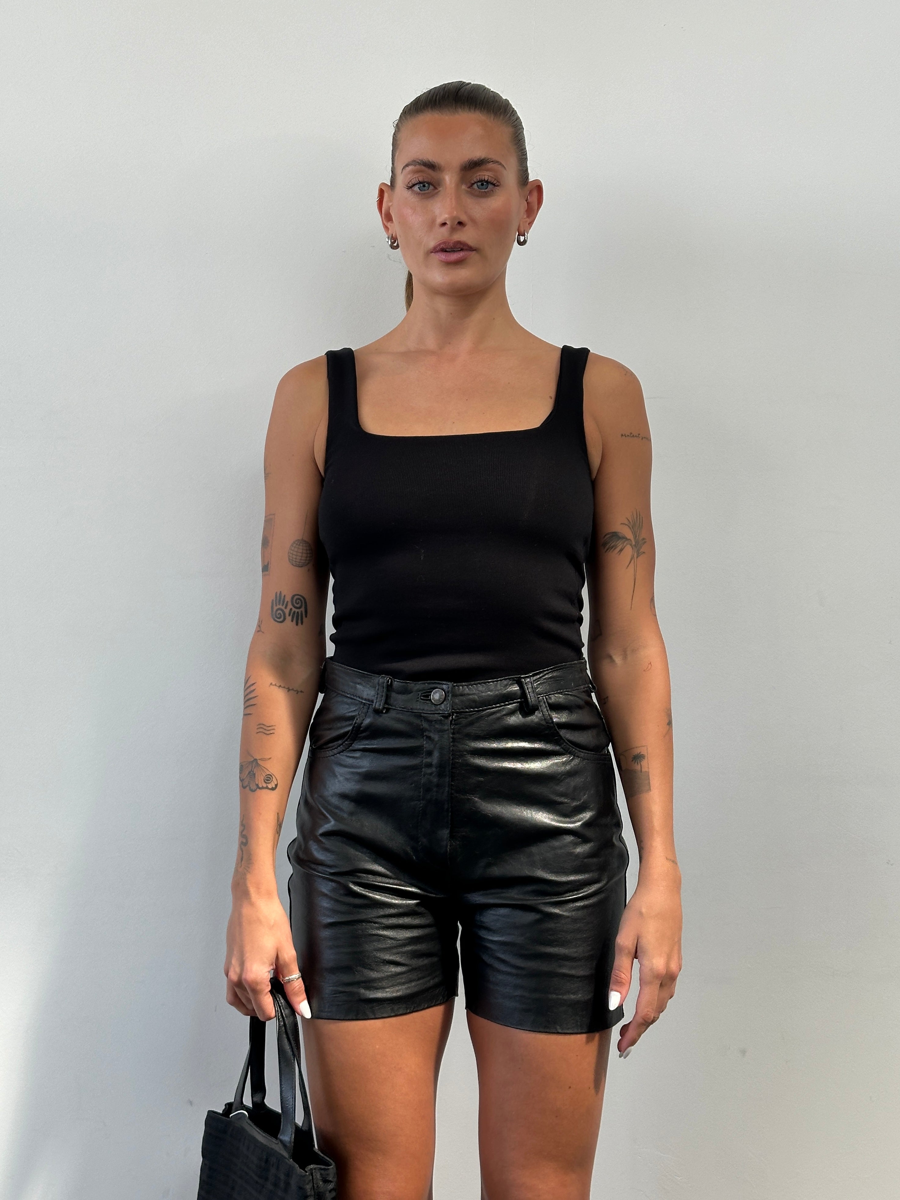 Vintage leather high-waisted mini shorts in classic style, featuring a tailored fit and vintage-inspired design.