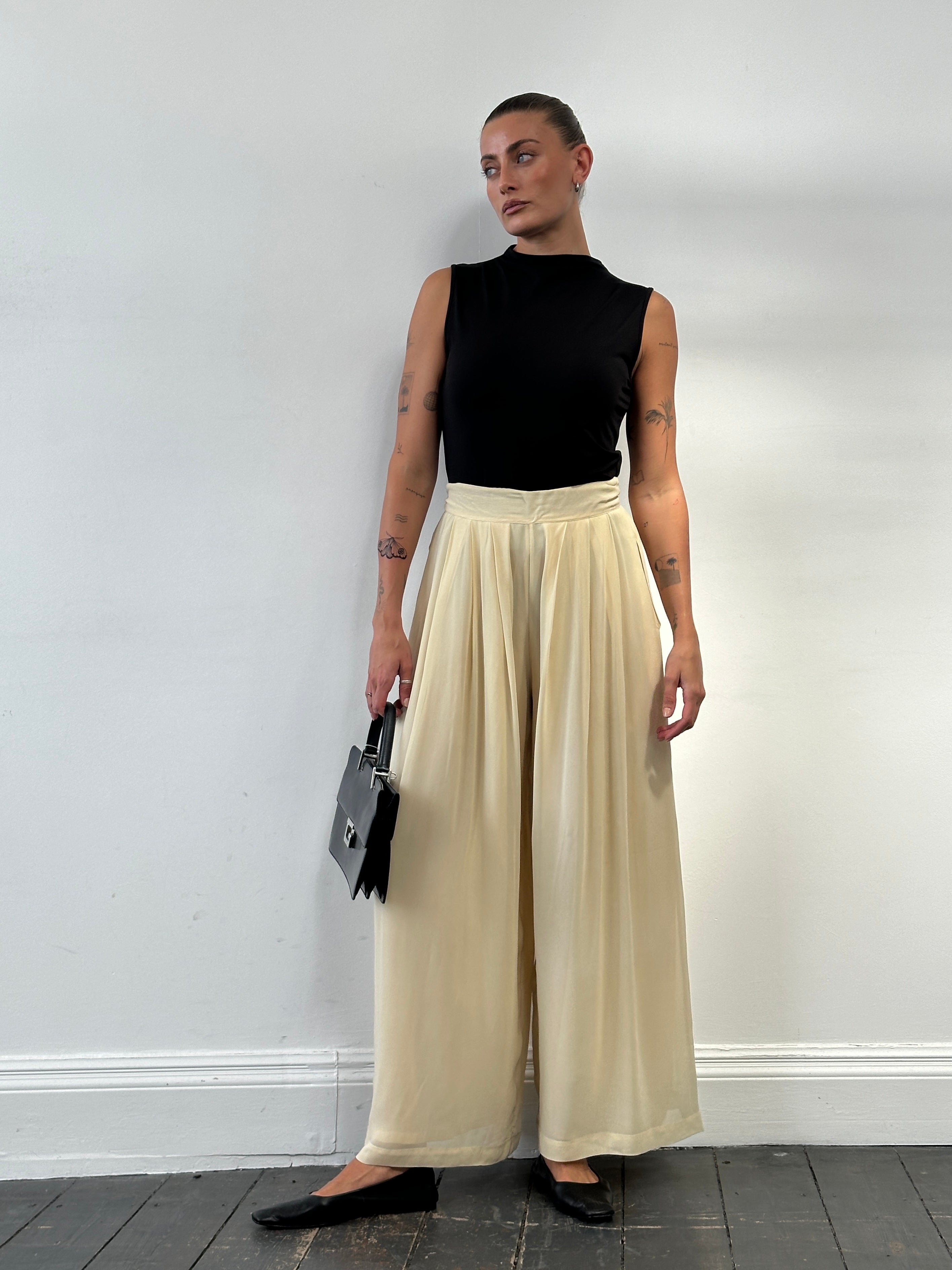 Marella wide-leg high-waisted tailored palazzo trousers in W26, featuring a sleek, structured design and smooth fabric.