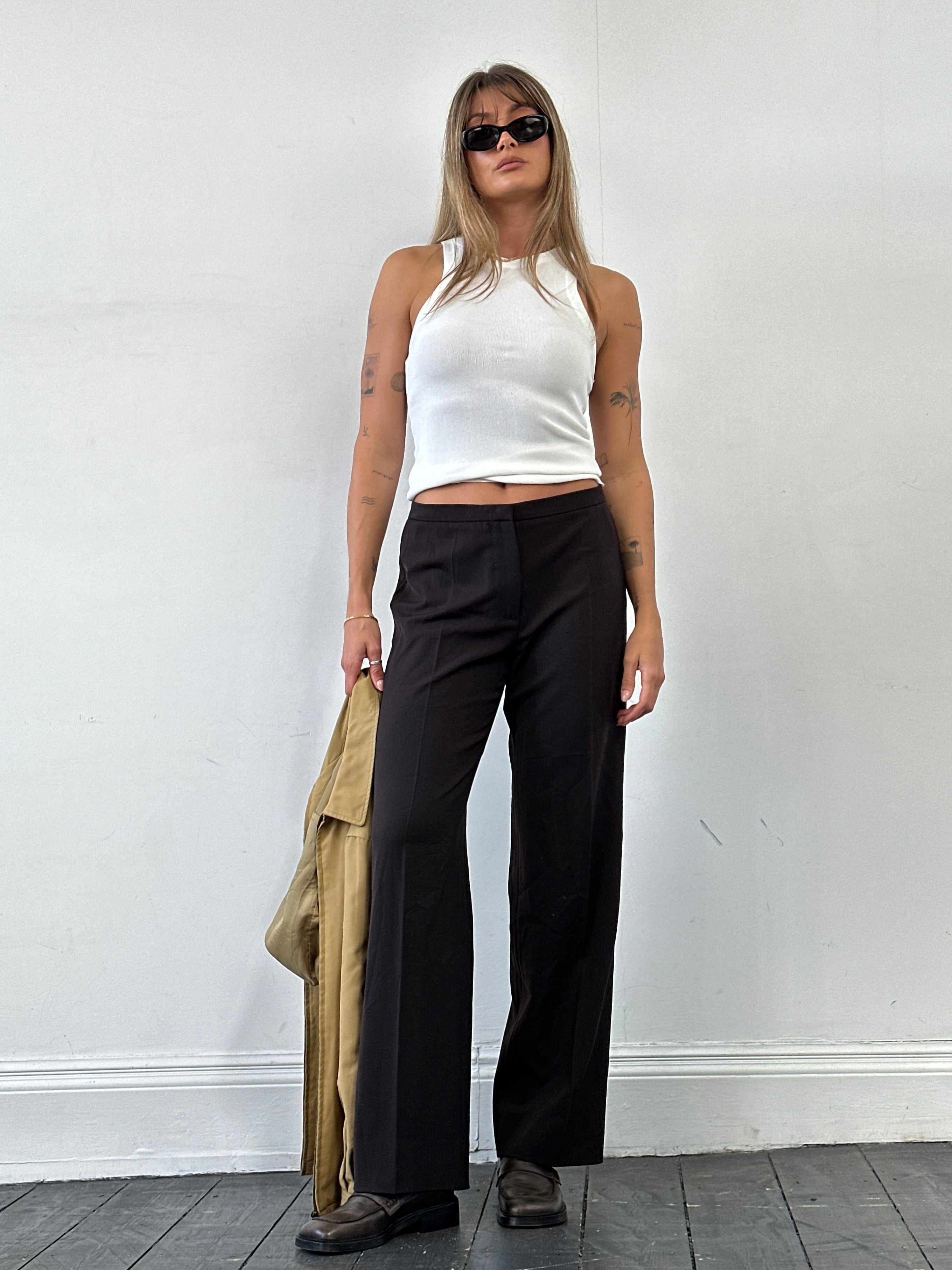 Max Mara minimal wool tailored trousers with mid waist fit, shown in classic style, size W30.