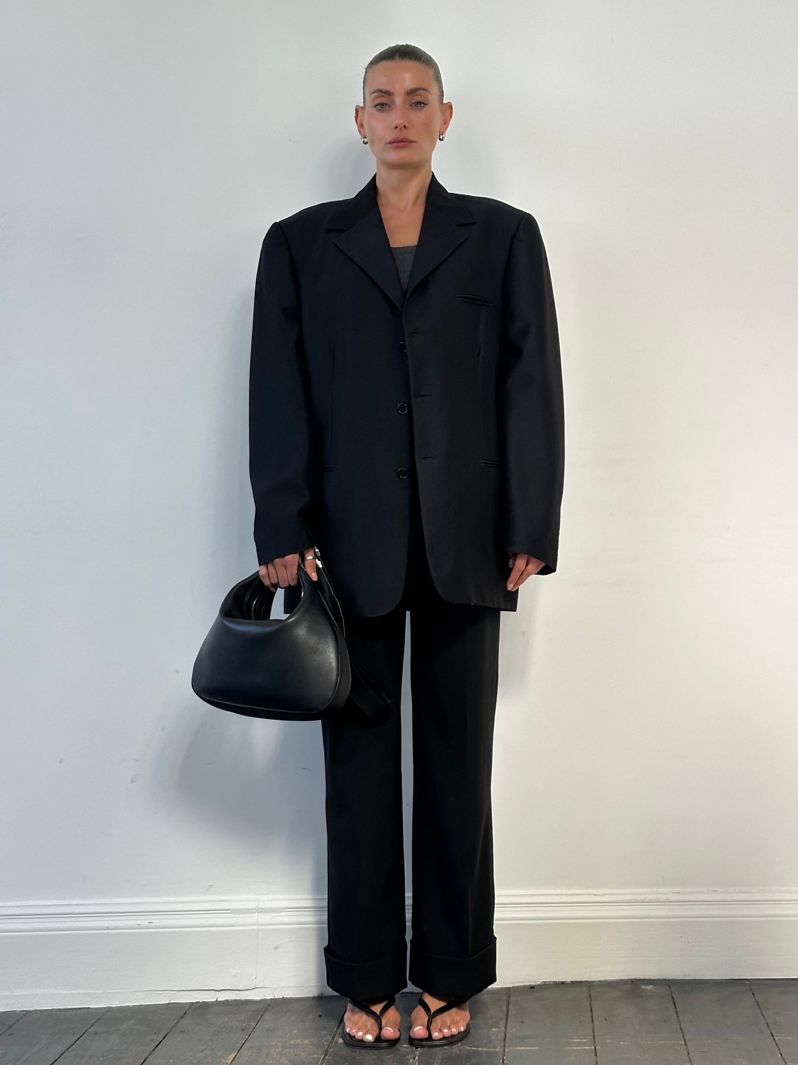 Vintage Italian single-breasted blazer in size 46R/XL, tailored fit with classic lapels and elegant style, shown on a hanger.
