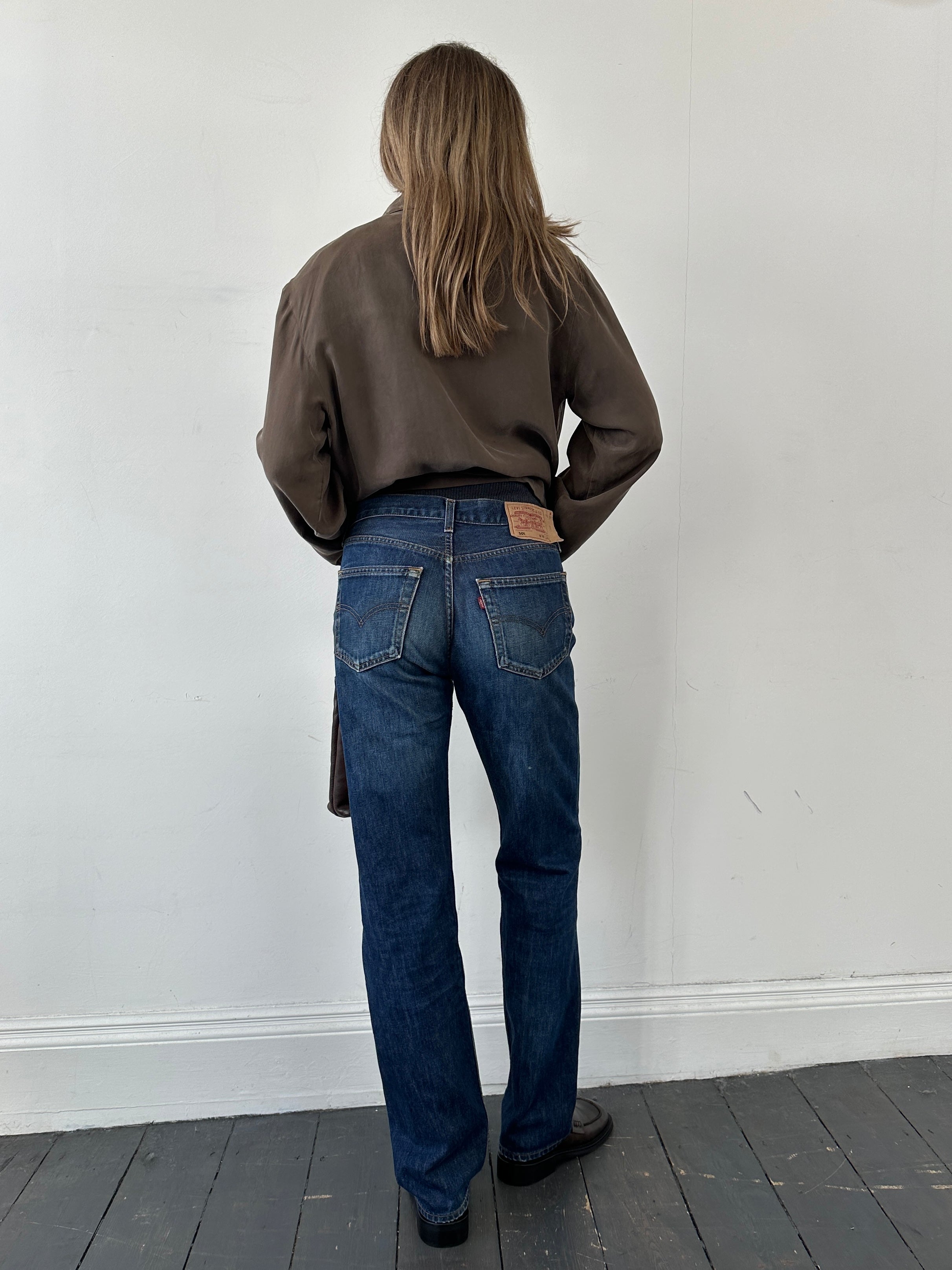 Levi’s 501 distressed straight leg denim jeans in W30, featuring a classic fit with distressed details and durable denim fabric.
