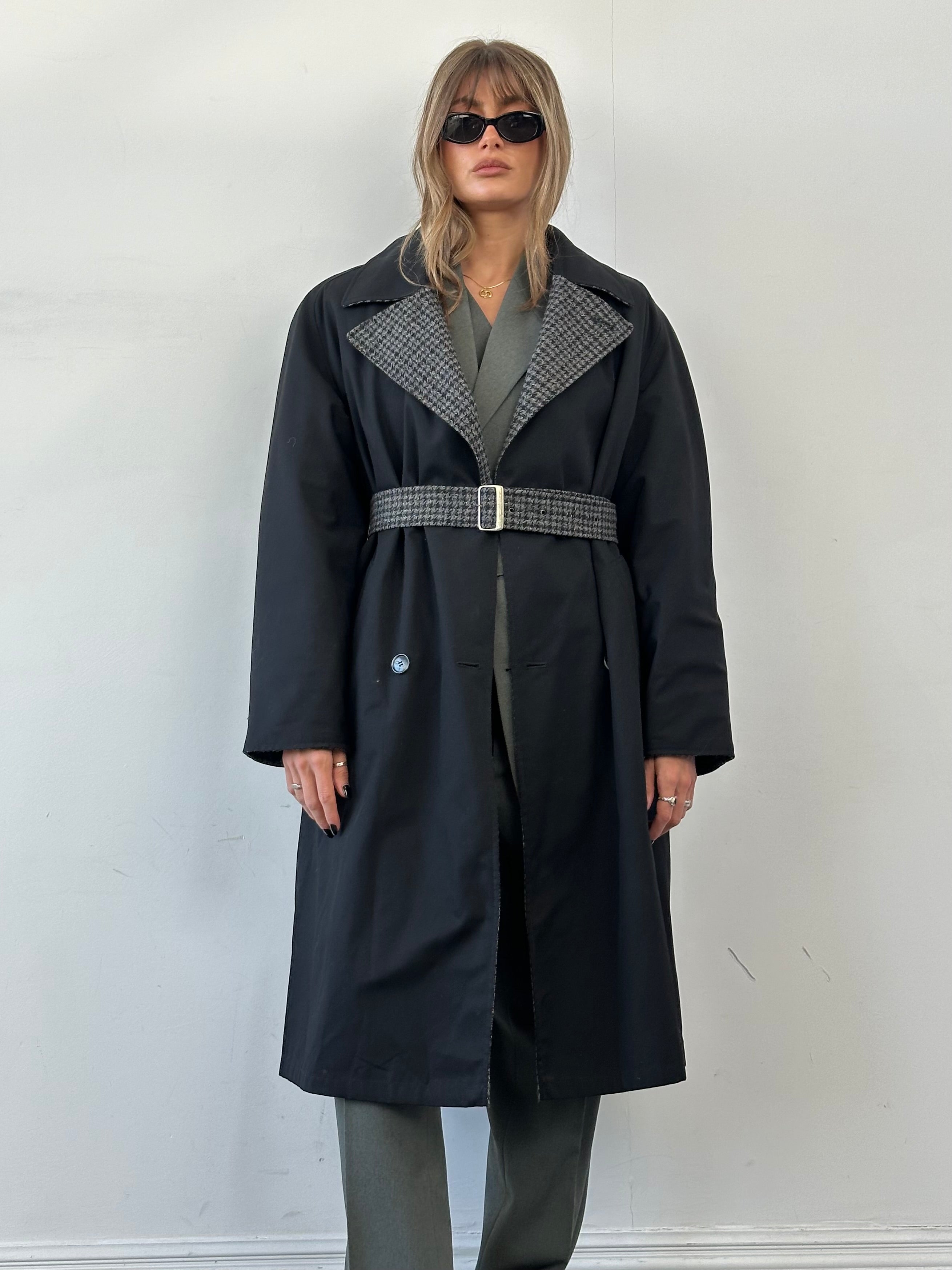 Vintage reversible wool trench coat with belt in size XL, showcasing classic double-breasted design and timeless style.