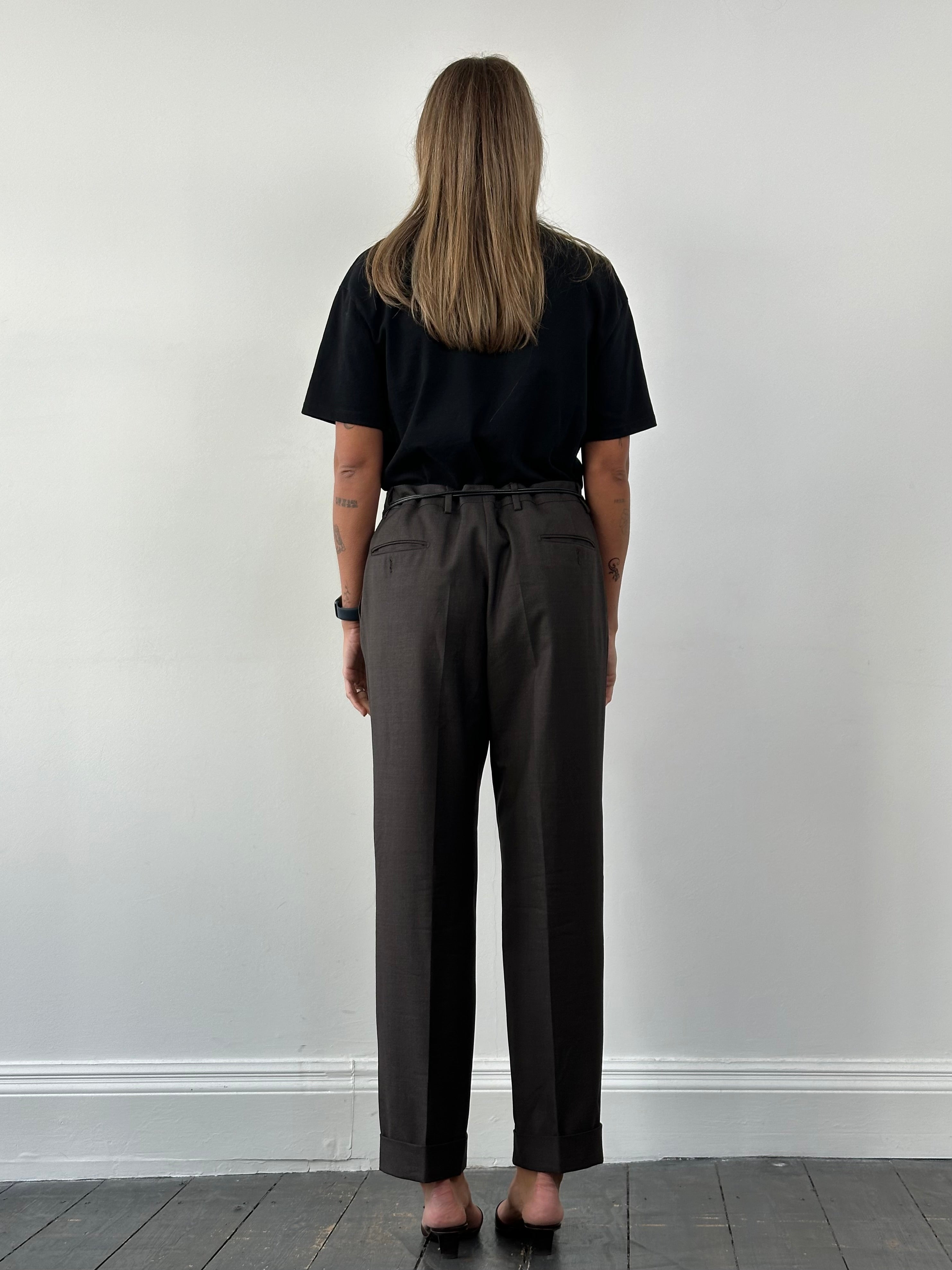 Vintage Italian pure wool mid-rise tailored trousers in size W34, featuring classic tailoring and a vintage style.