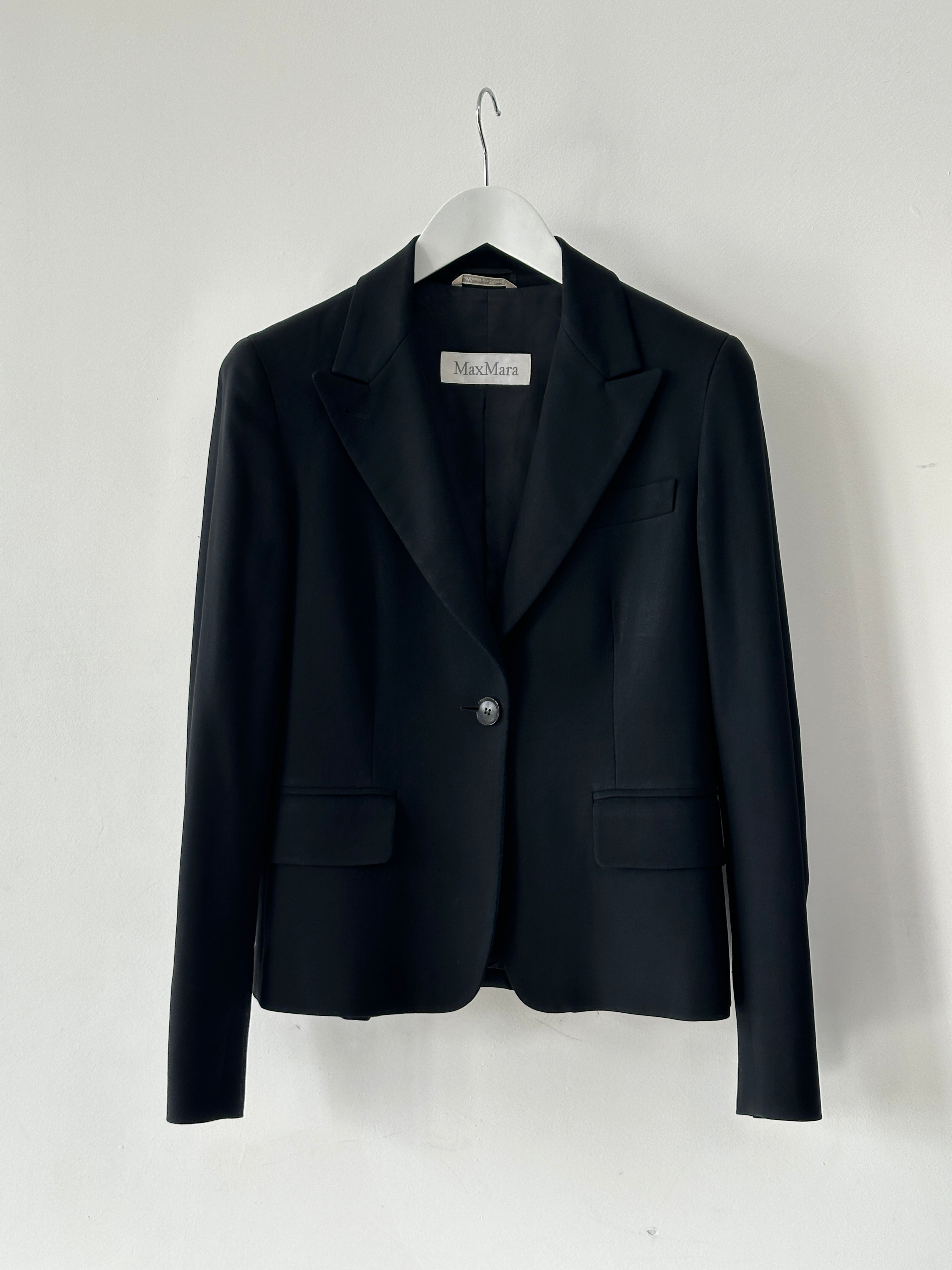 Max Mara pure wool fitted blazer in XS/S, tailored women's blazer with a classic lapel and sleek design.
