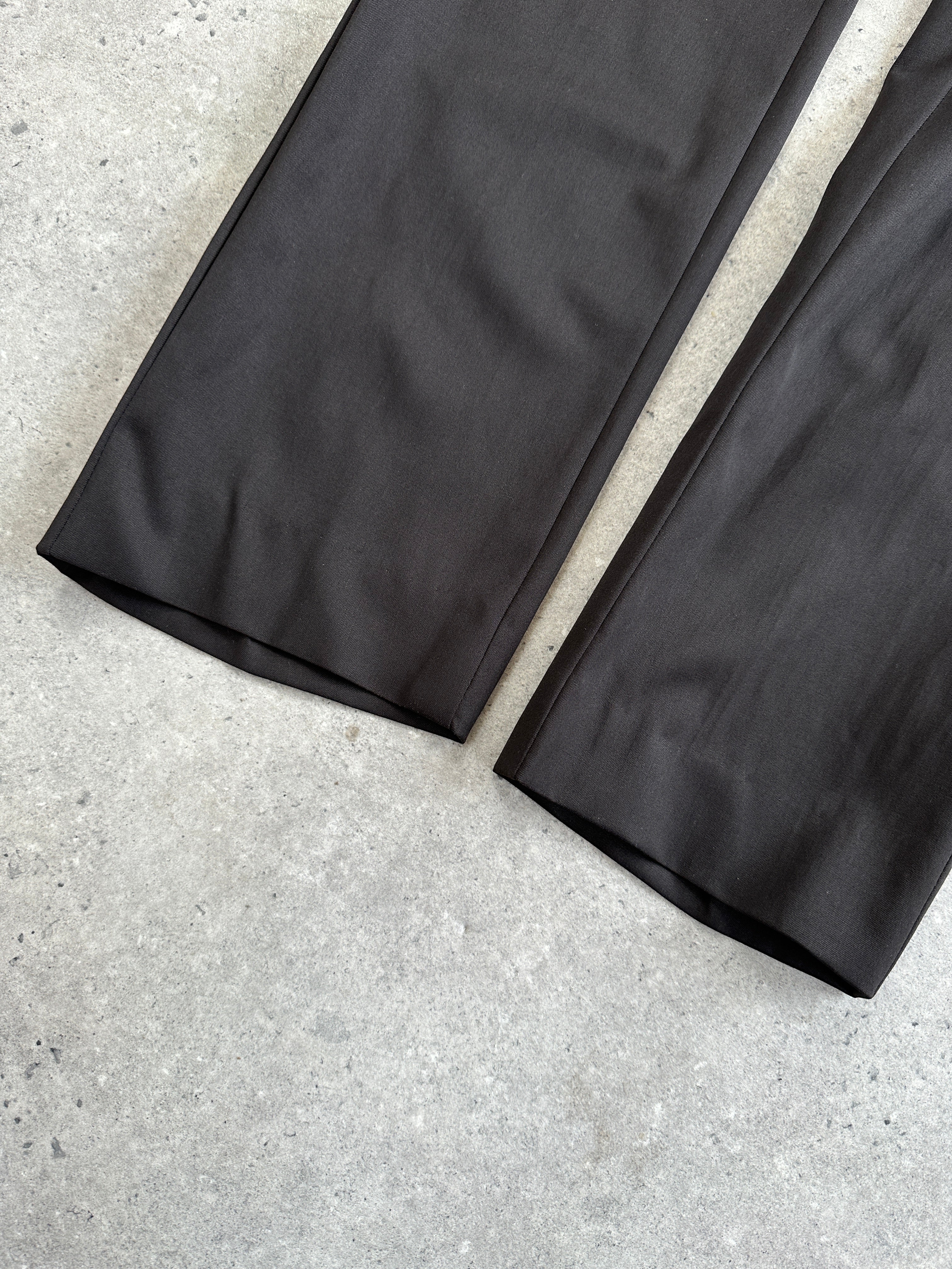 Gucci wool tailored trousers in size W30, featuring a classic fit and elegant design, shown on a neutral background.