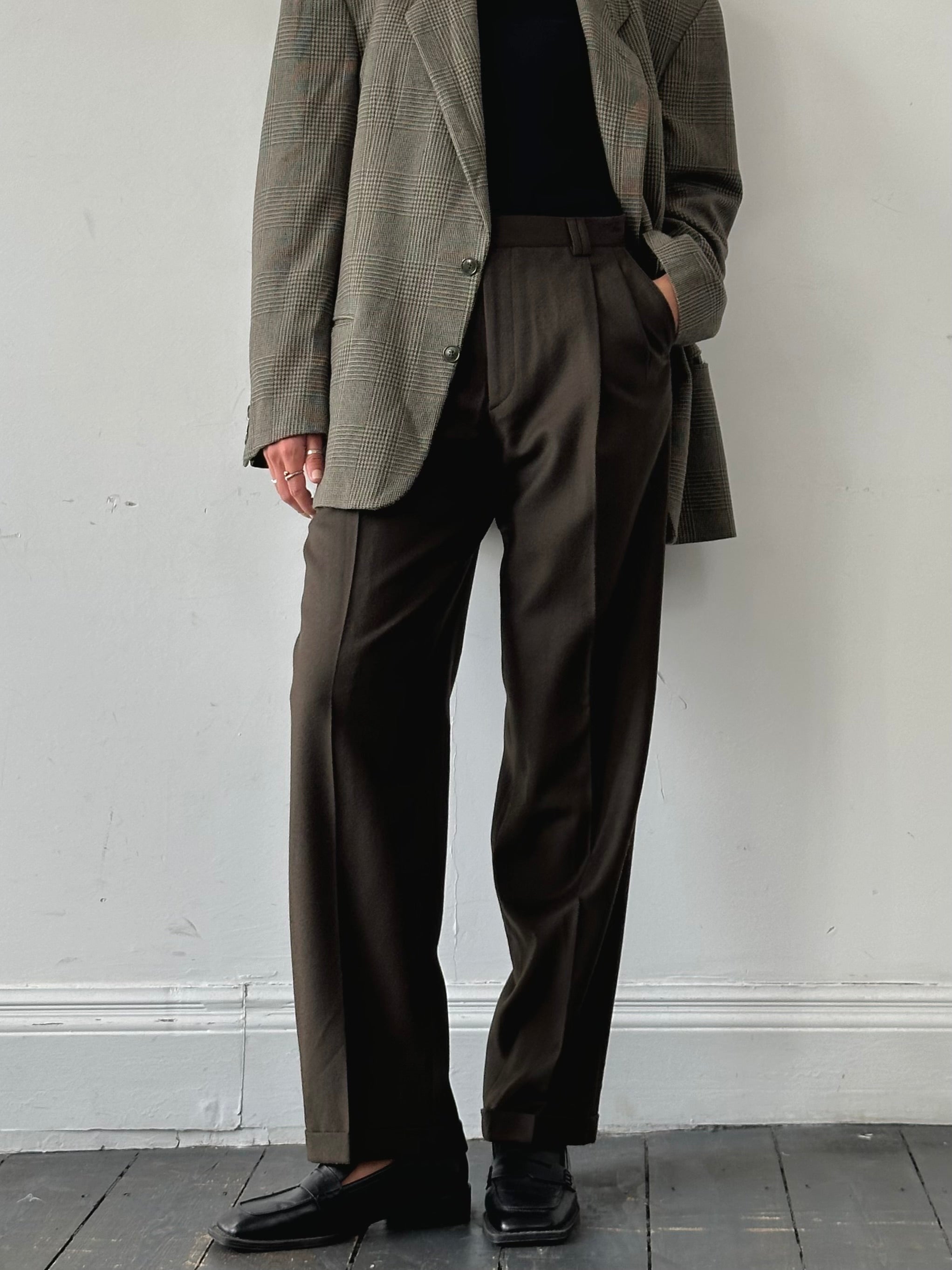 Vintage Italian vintage pure brushed wool straight leg trousers in size W30, showcasing classic tailored design and texture.
