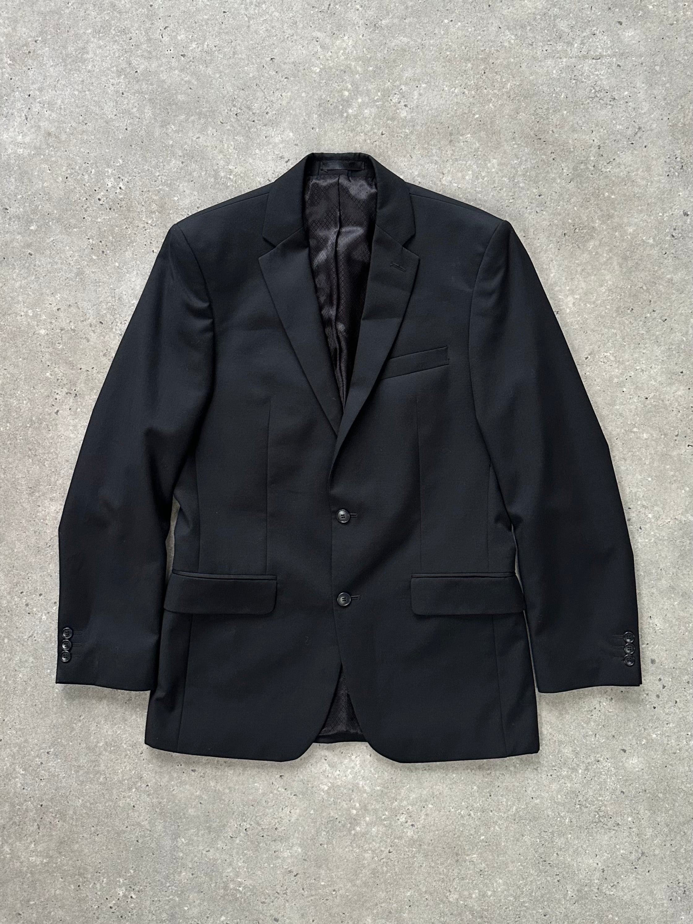 Pierre Cardin men's wool single-breasted suit in size 38L/W36, tailored fit with classic lapel and button closure.