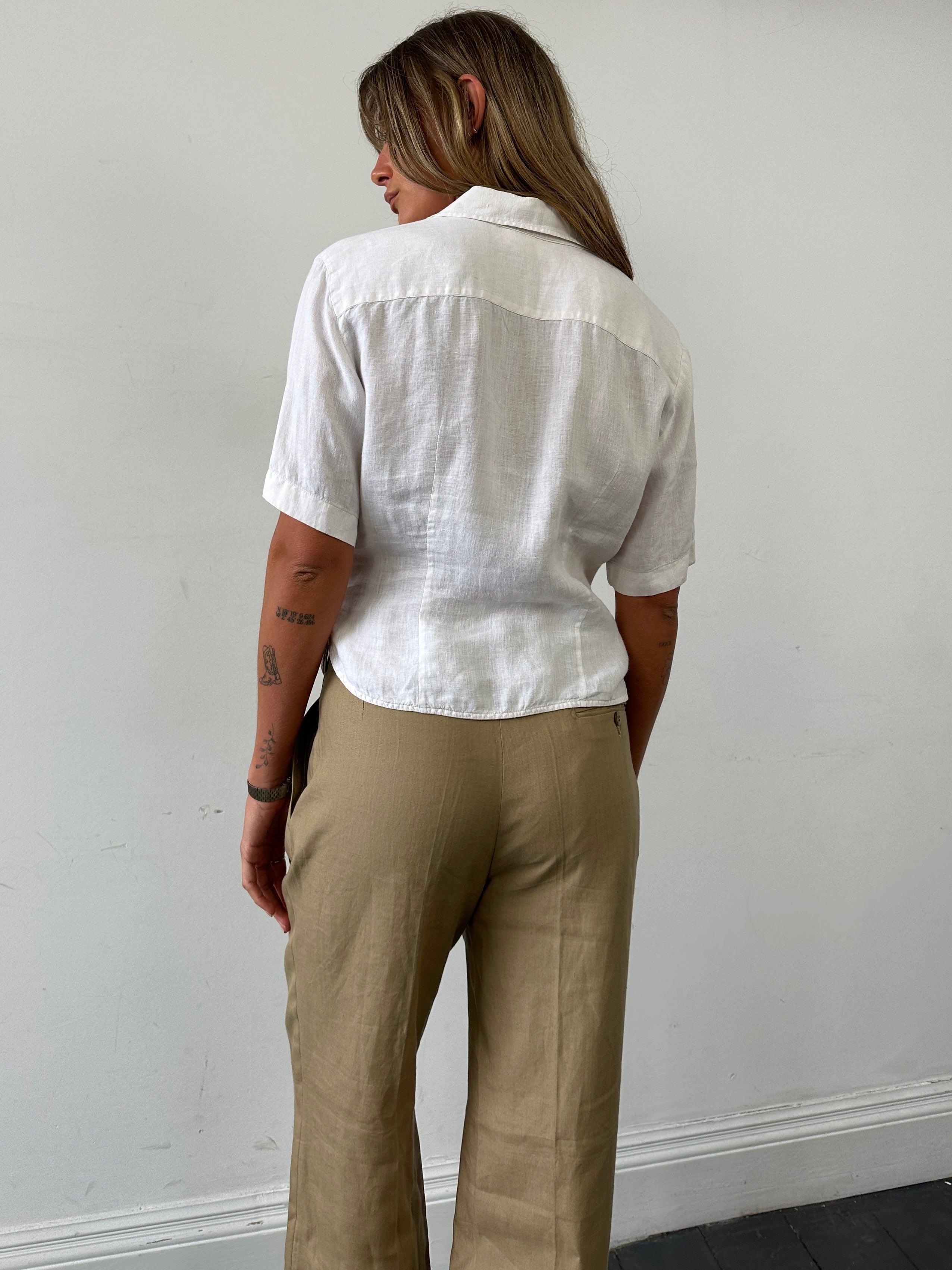 Max Mara pure linen shirt in size S/M displayed, featuring a classic collar and button-front design, lightweight and breathable fabric