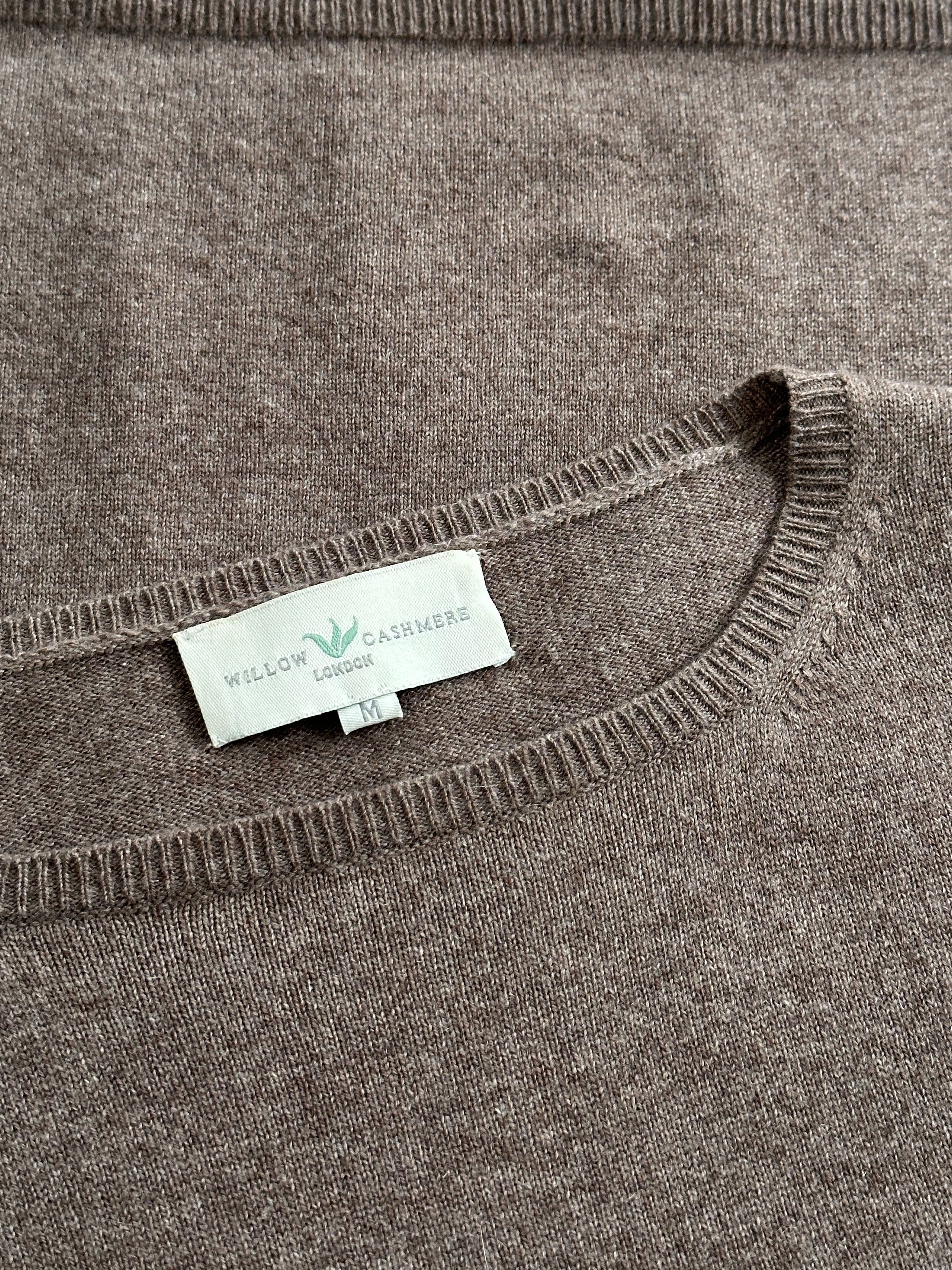 Vintage pure cashmere handmade knitted jumper in M/L size, featuring a cozy, textured design in a classic style.