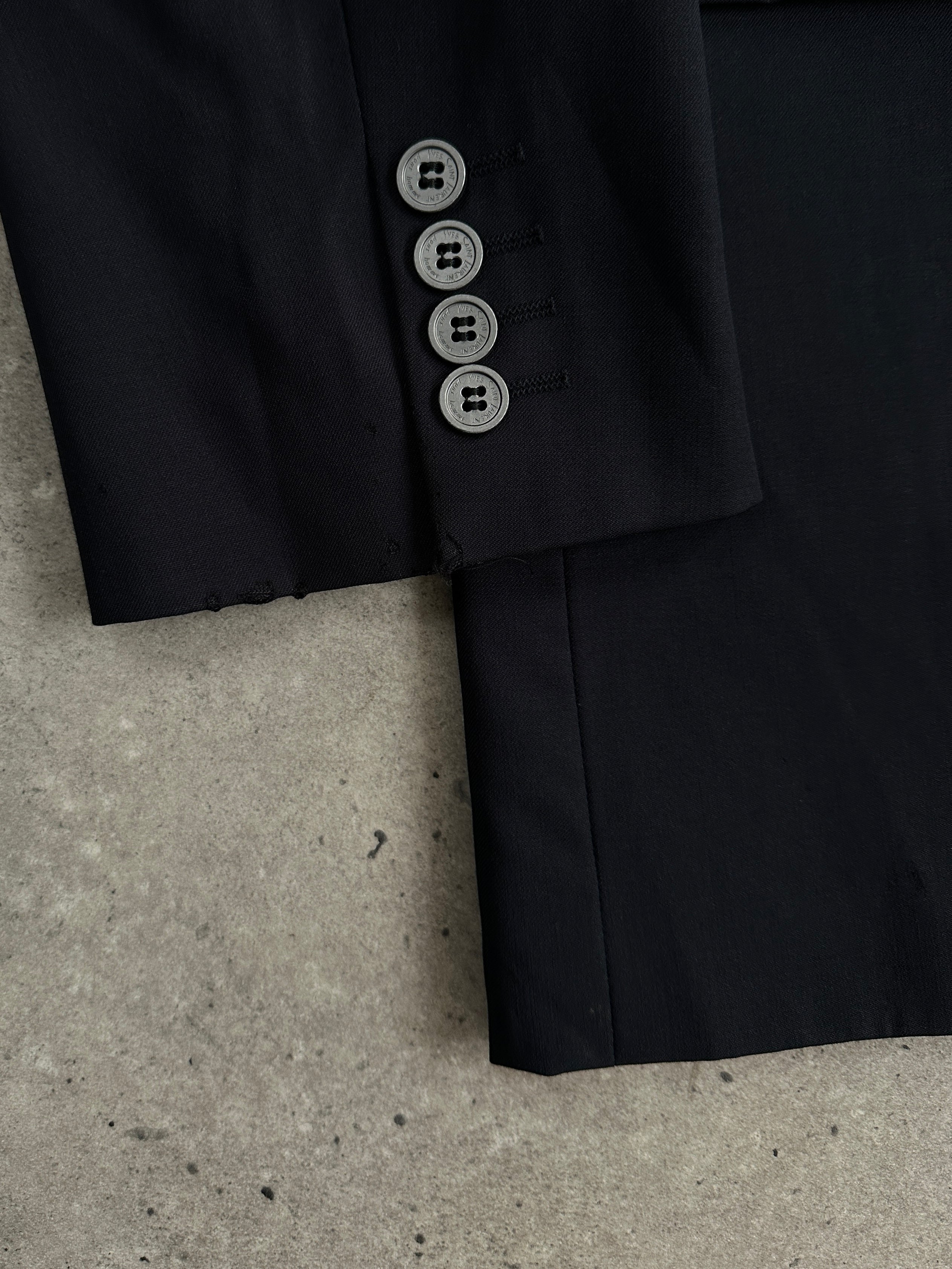 Yves Saint Laurent Pour Homme 1990s tailored pure wool blazer, size 42R/XL, in classic design with button closure and structured fit.