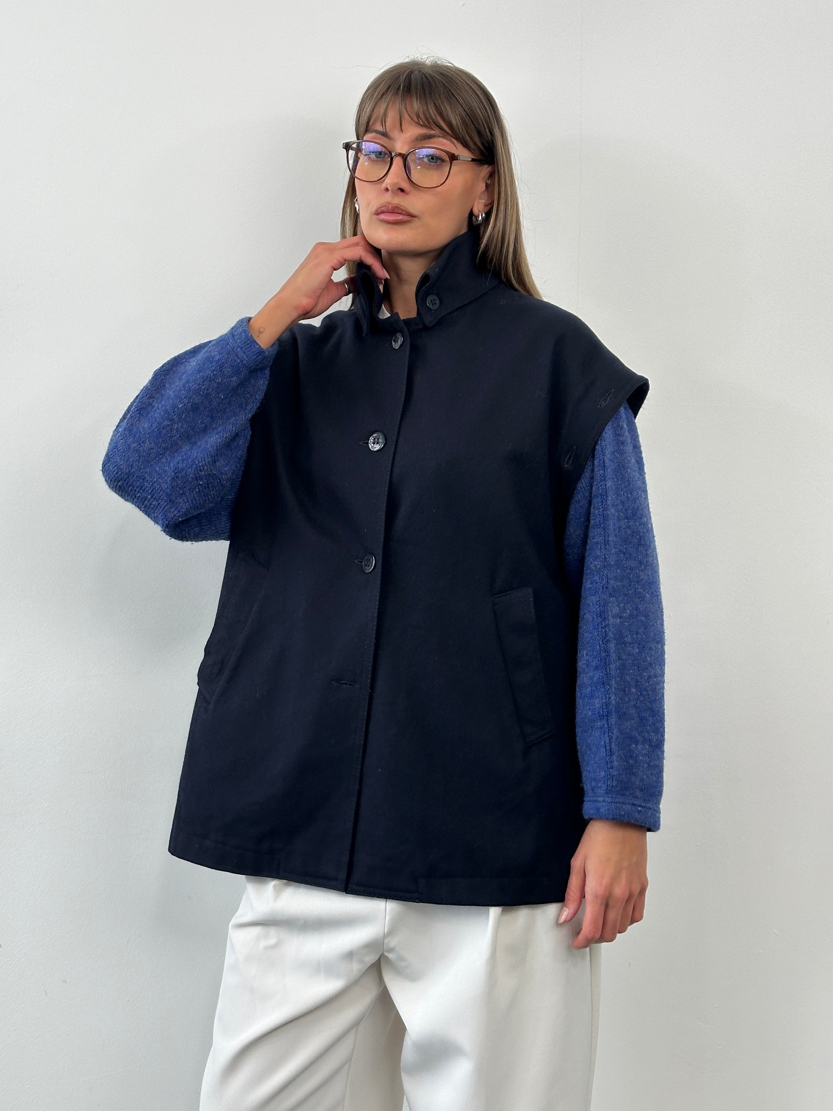 Italian vintage 1990s wool jacket with detachable sleeves, size large/x-large, featuring classic design and textured fabric.