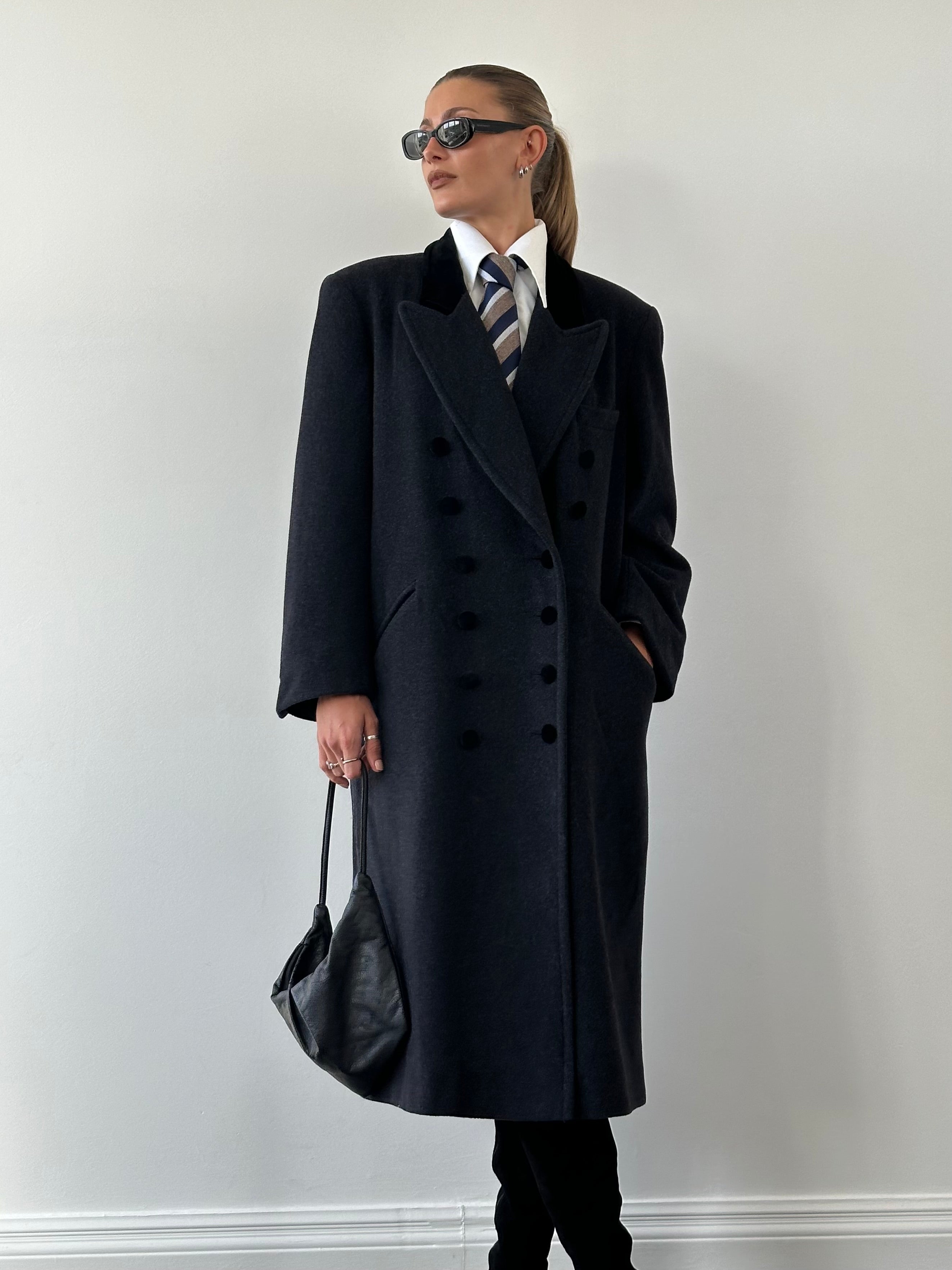 Vintage wool tuxedo coat, double-breasted design in size XL, featuring classic tailored style and vintage fabric.