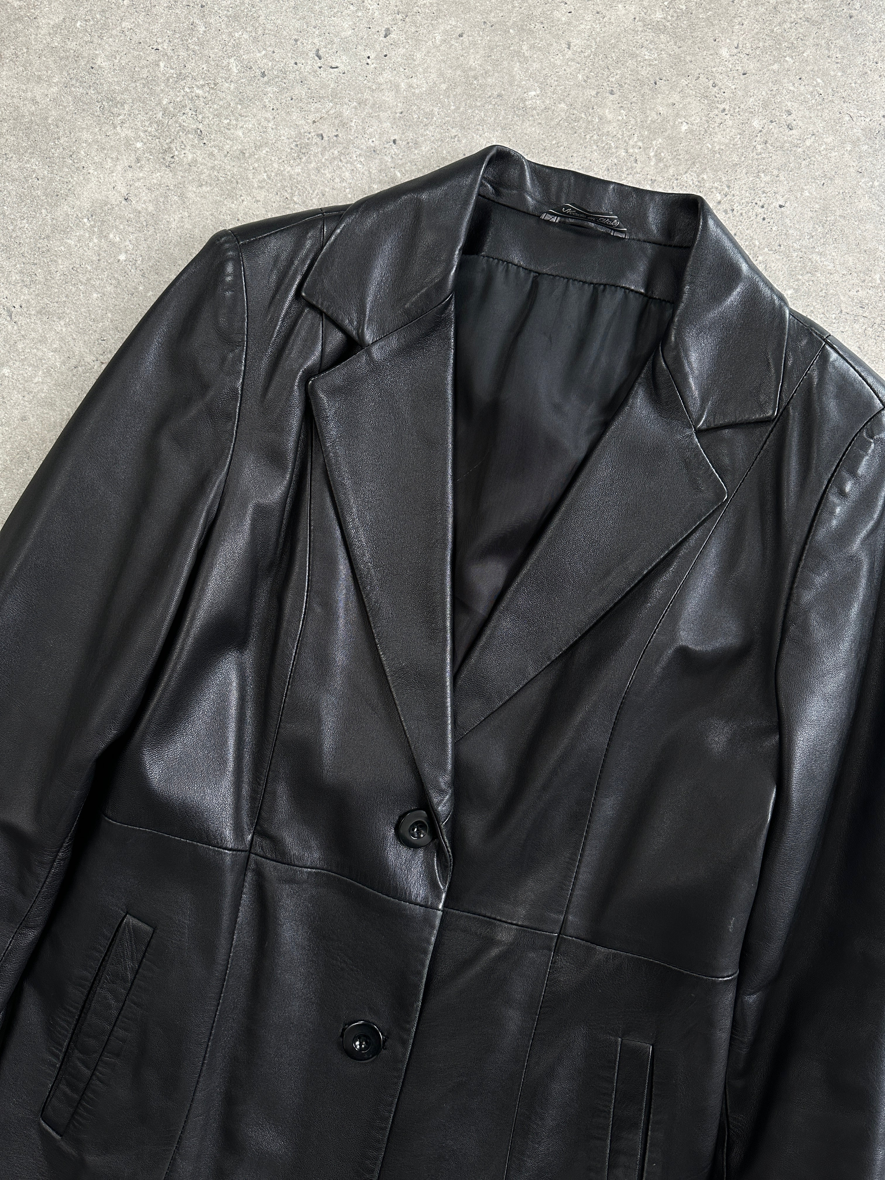 Vintage Italian vintage mid-length leather jacket for women, stylish and classic with detailed stitching and a sleek fit.