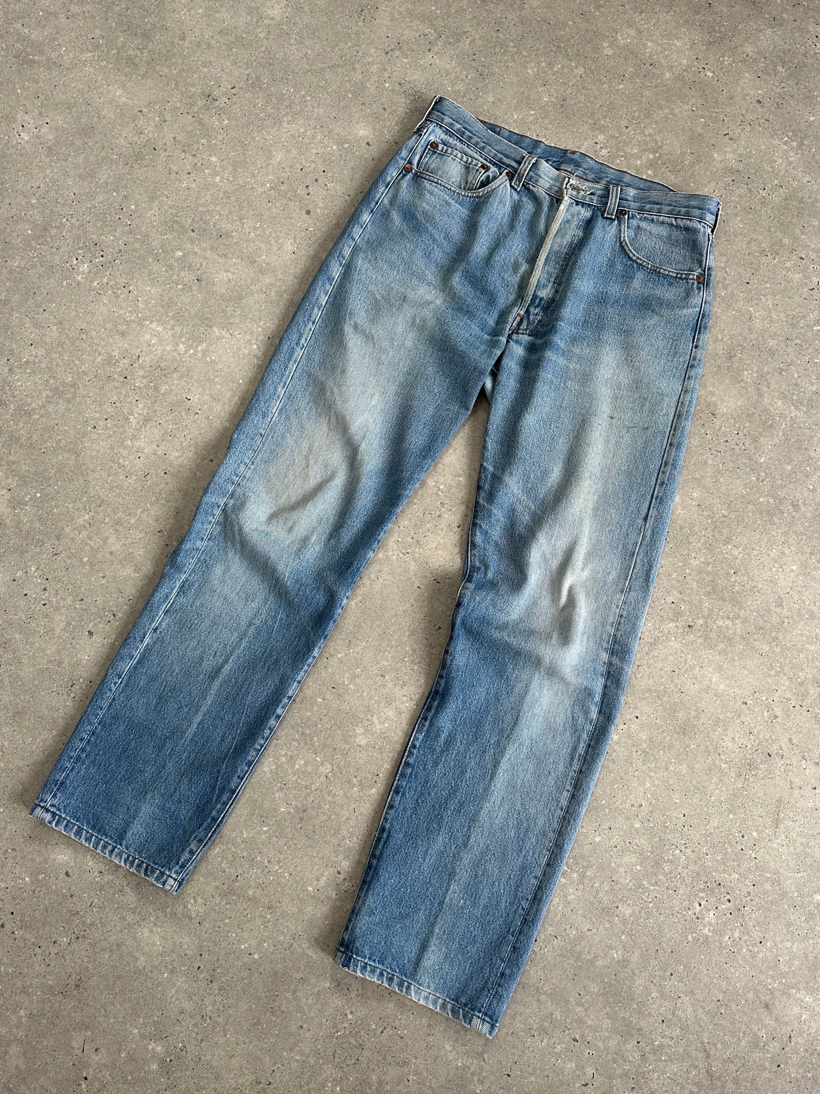 Levi's 501 straight leg denim jeans in W32, showing classic blue denim with a button fly and five-pocket design.