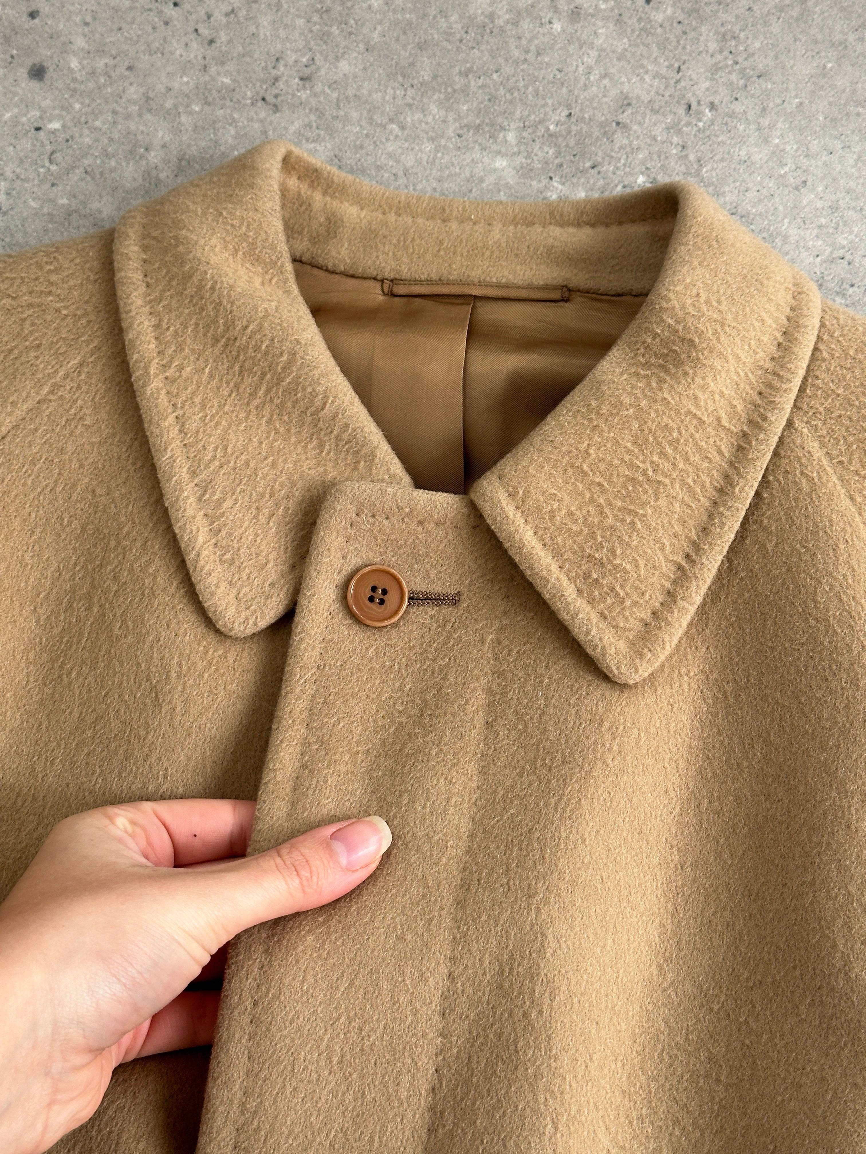 Vintage Italian vintage wool cashmere coat with concealed placket and belt, size XL/XXL, showcasing classic style and warm fabric.