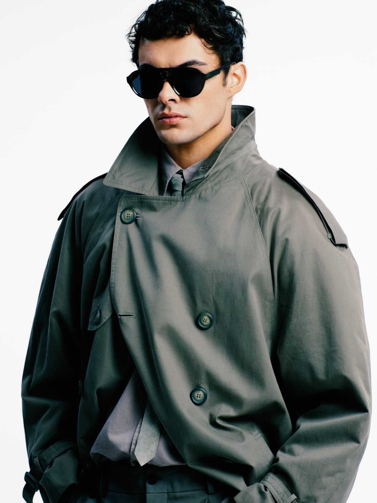 London Fog 1980s cotton belted trench coat in XL, shown with classic collar, belted waist, and double-breasted design.