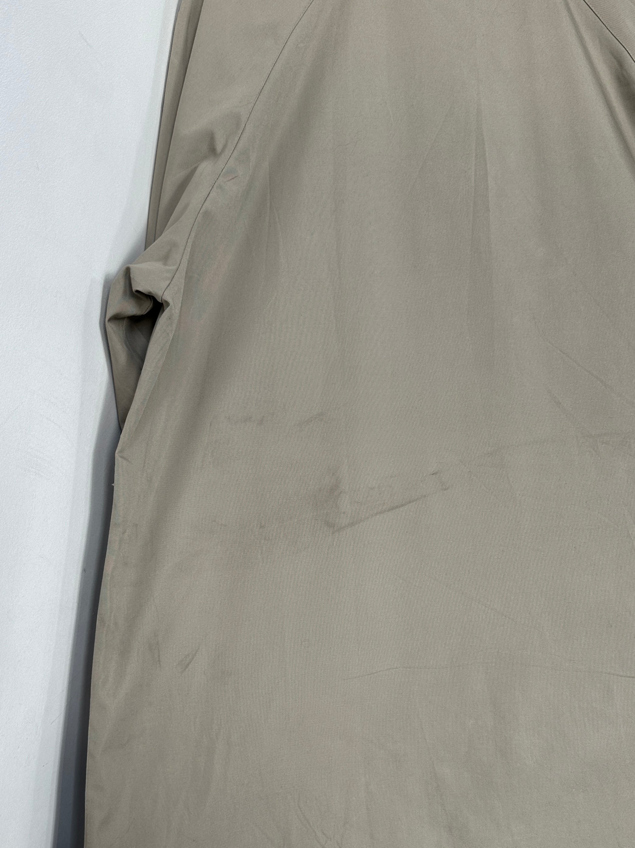 Vintage reversible water-resistant trench coat in size L/XL, showing the stylish outer and inner fabric details.