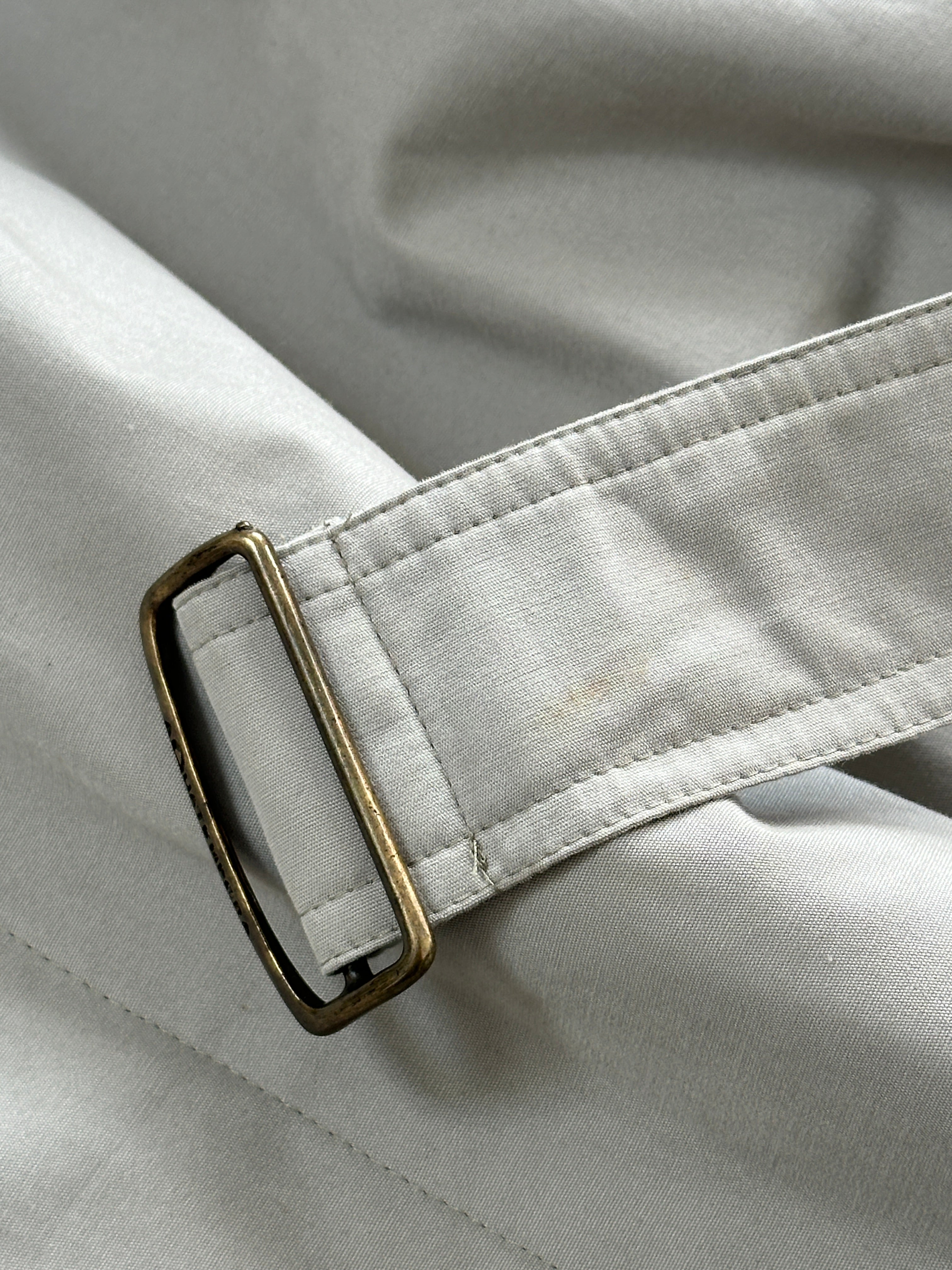 Vintage Italian vintage trench coat with concealed placket and belt, in XL size, featuring classic design and timeless style.