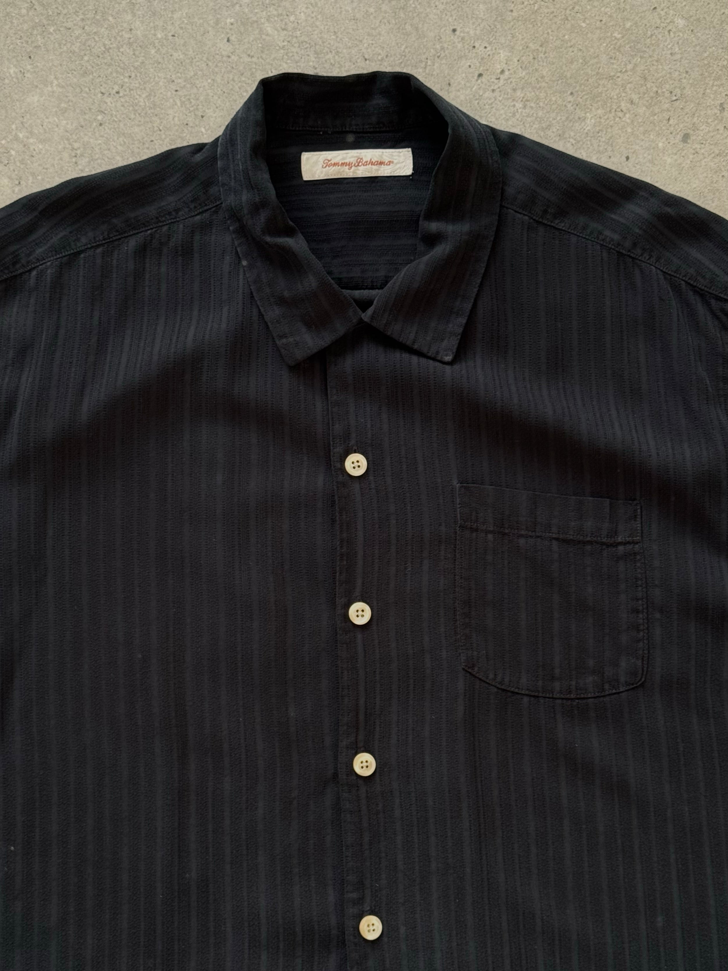 Vintage 2000s pure silk relaxed short sleeve shirt in XL, showcasing soft fabric and casual fit with a classic vintage style.