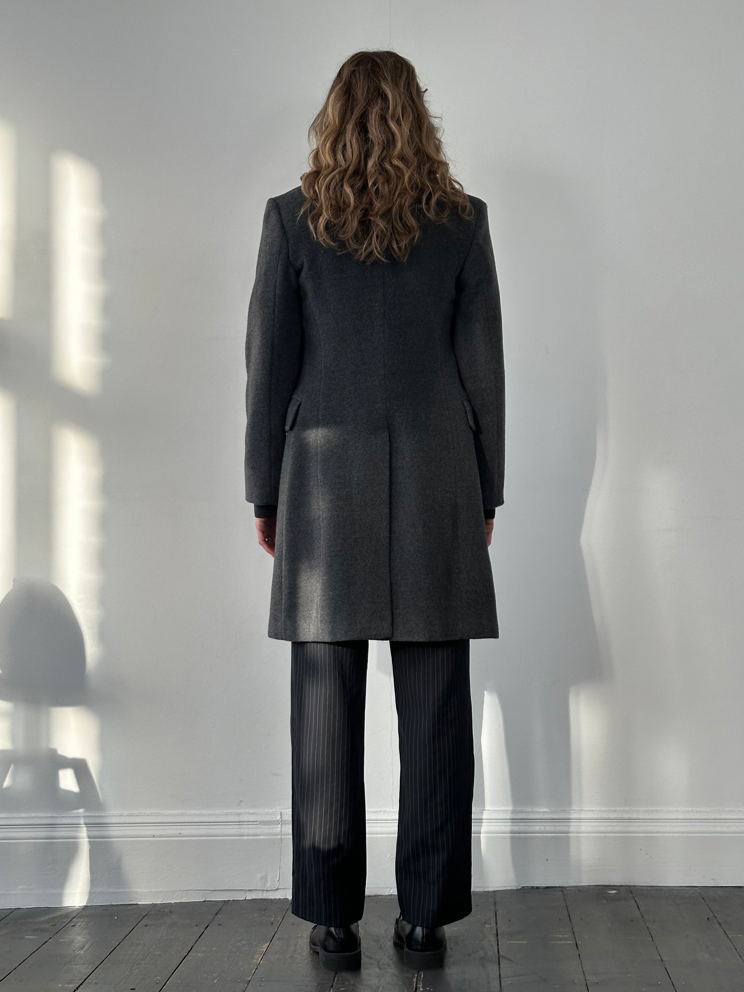 MAX&Co wool single-breasted coat in XS, featuring classic lapels and tailored fit, shown in a neutral color.