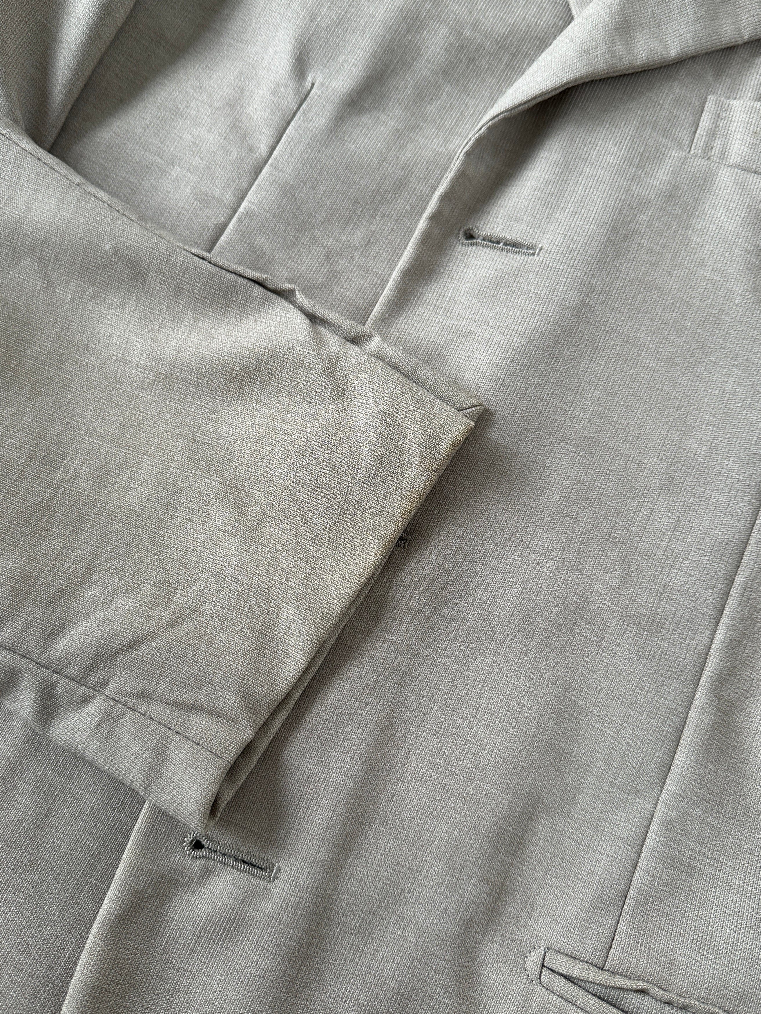 Pal Zileri pure wool single-breasted suit in size 40R/W32, tailored fit with lapel collar and classic design.