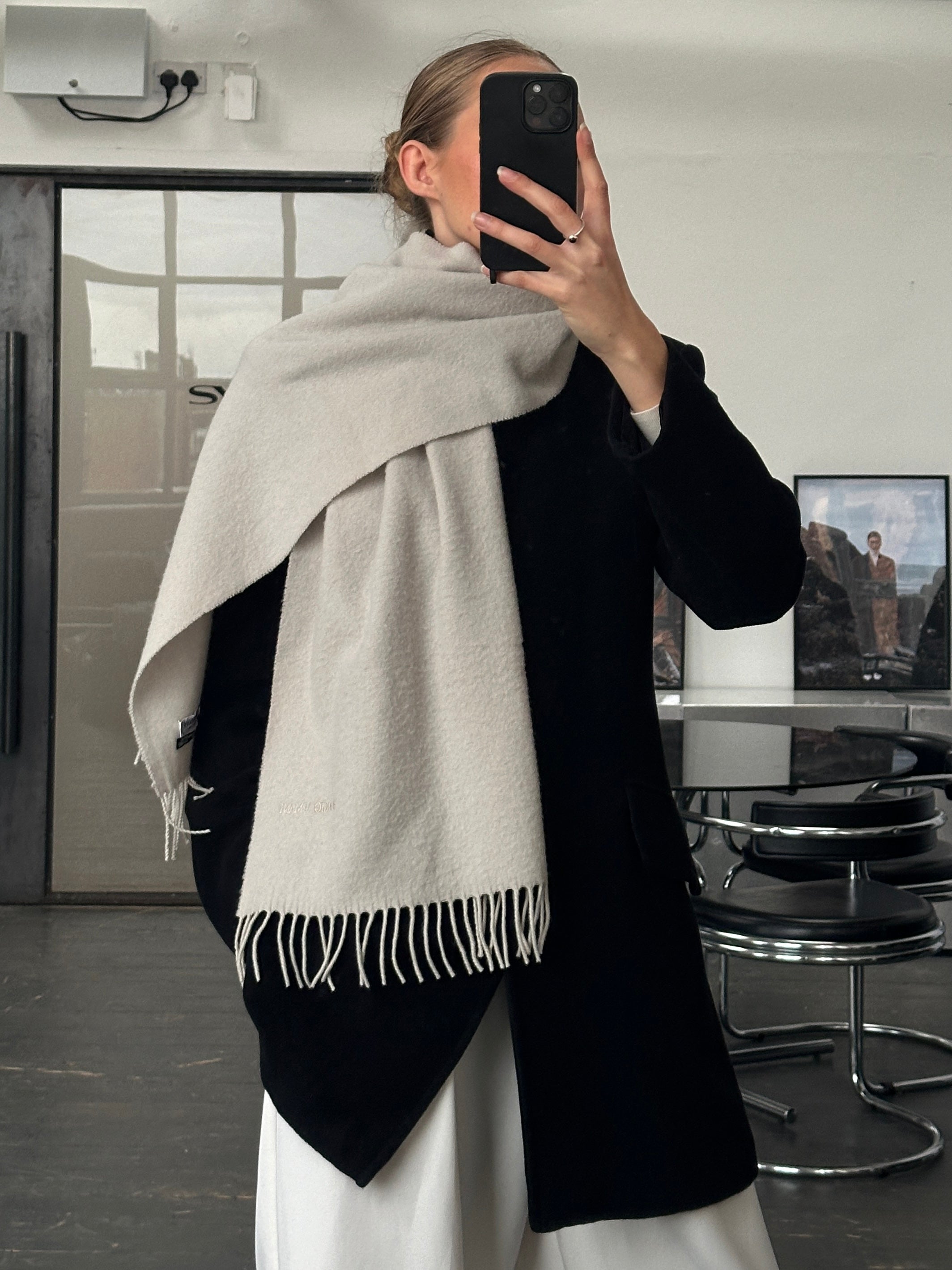Giorgio Armani Le Collezioni 2000s pure wool logo scarf with classic design, featuring the Armani branding and soft wool texture.