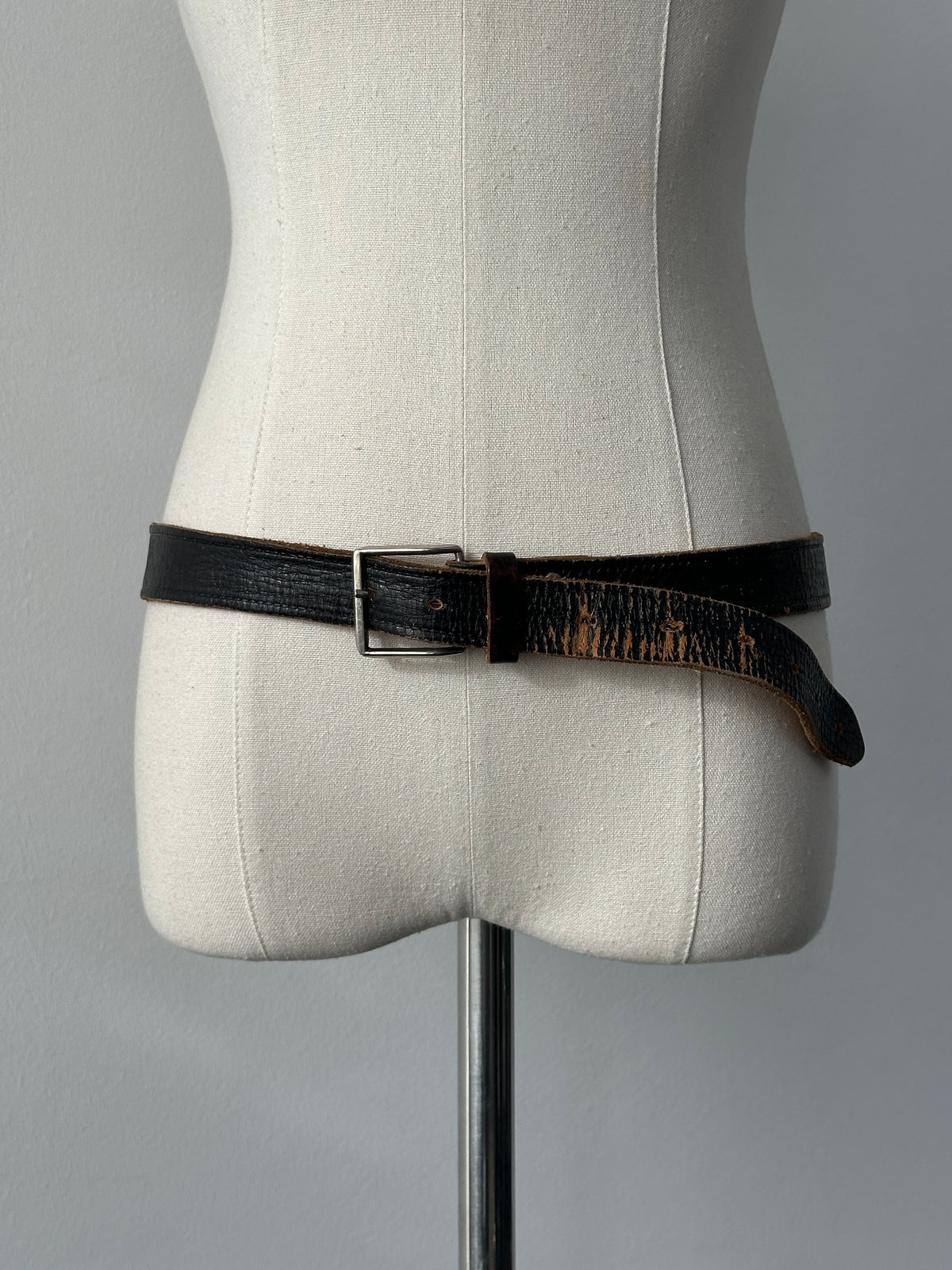 Vintage 1990s Distressed Leather Slim Belt - W32-40