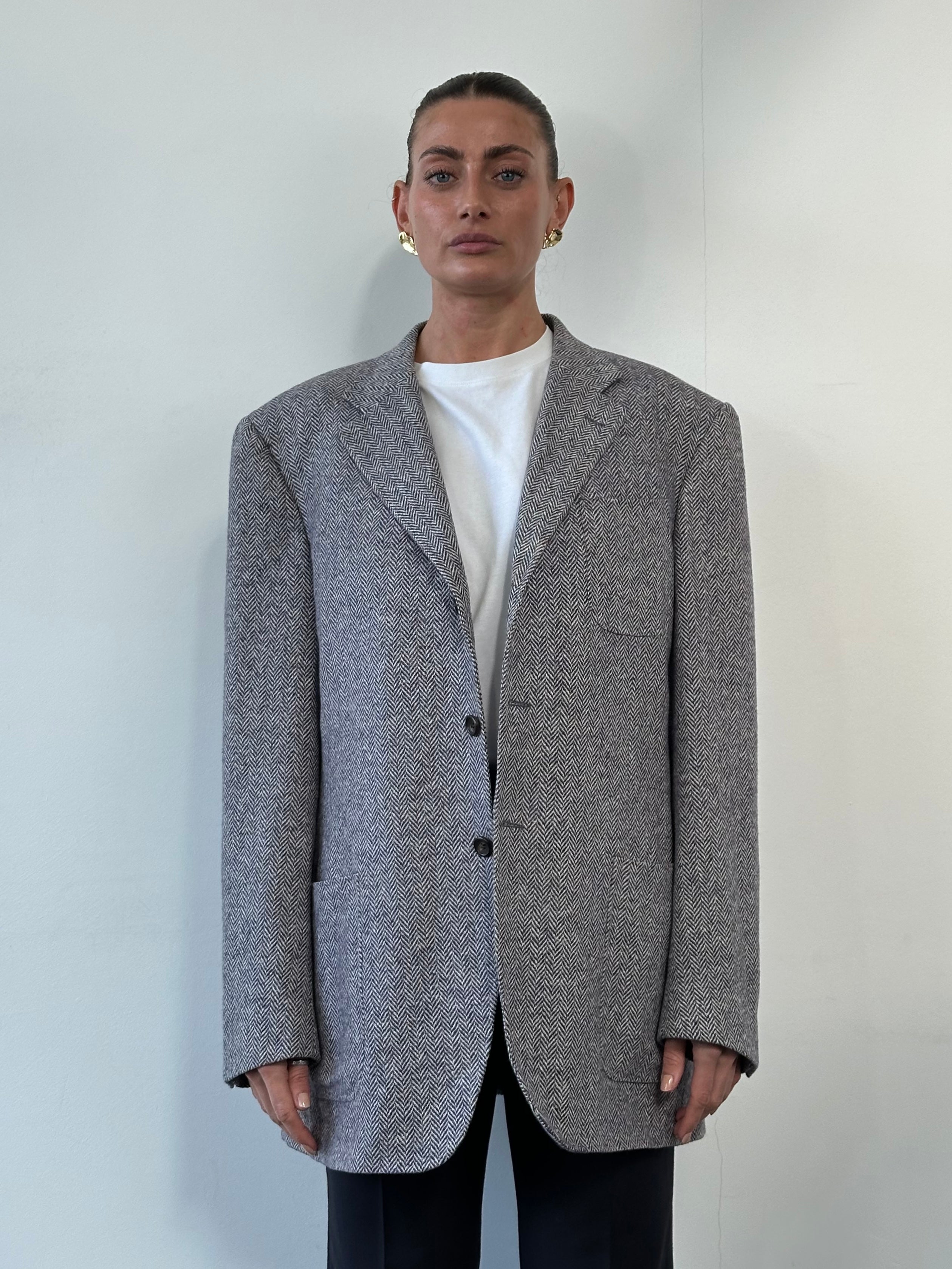 Ermenegildo Zegna Sartoria Rossi pure cashmere herringbone blazer in size 44R/XL, tailored fit with classic pattern and refined texture.