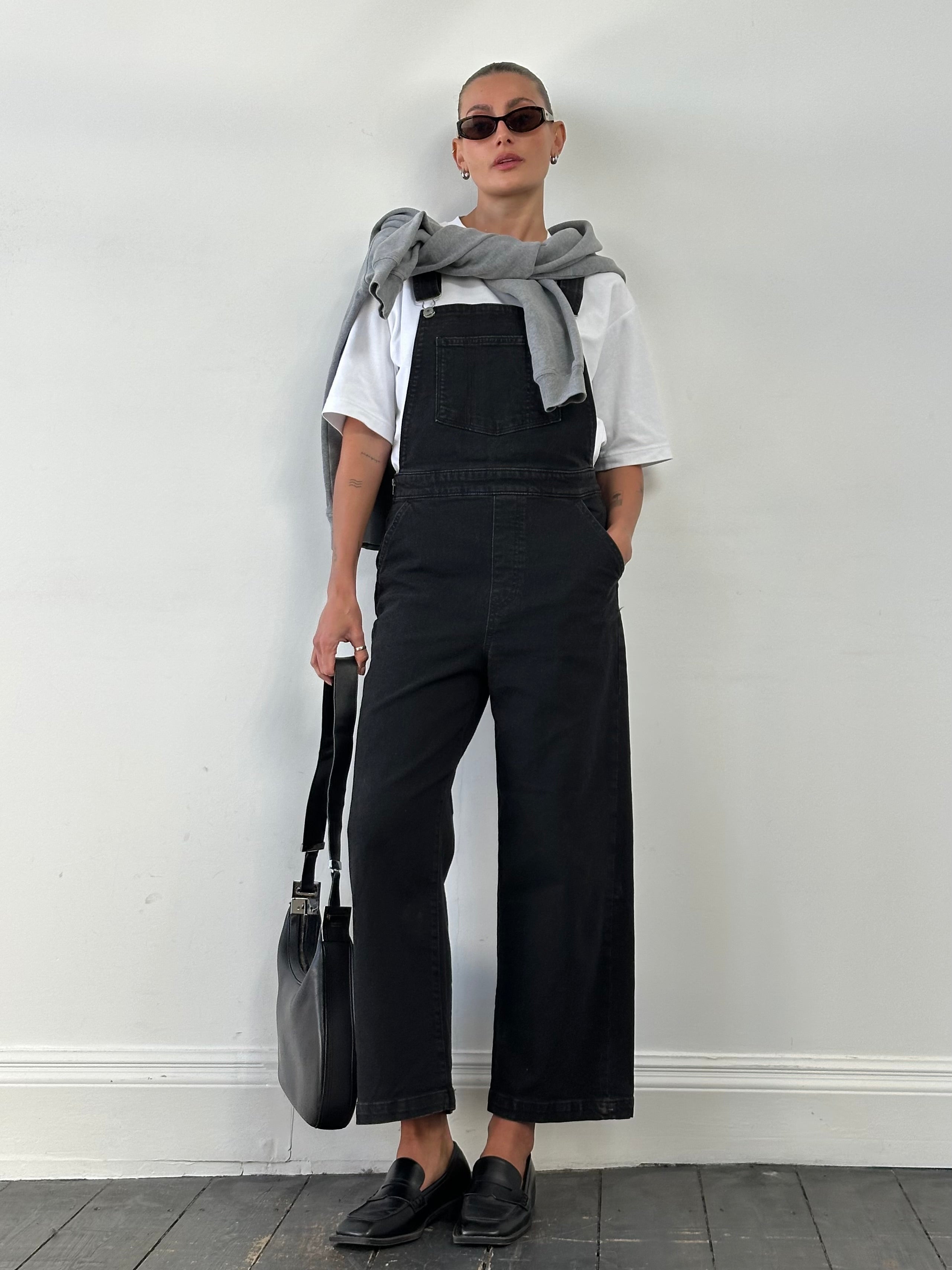 Levi’s Premium Denim Dungarees in size M, featuring classic blue denim with adjustable straps and front pockets.