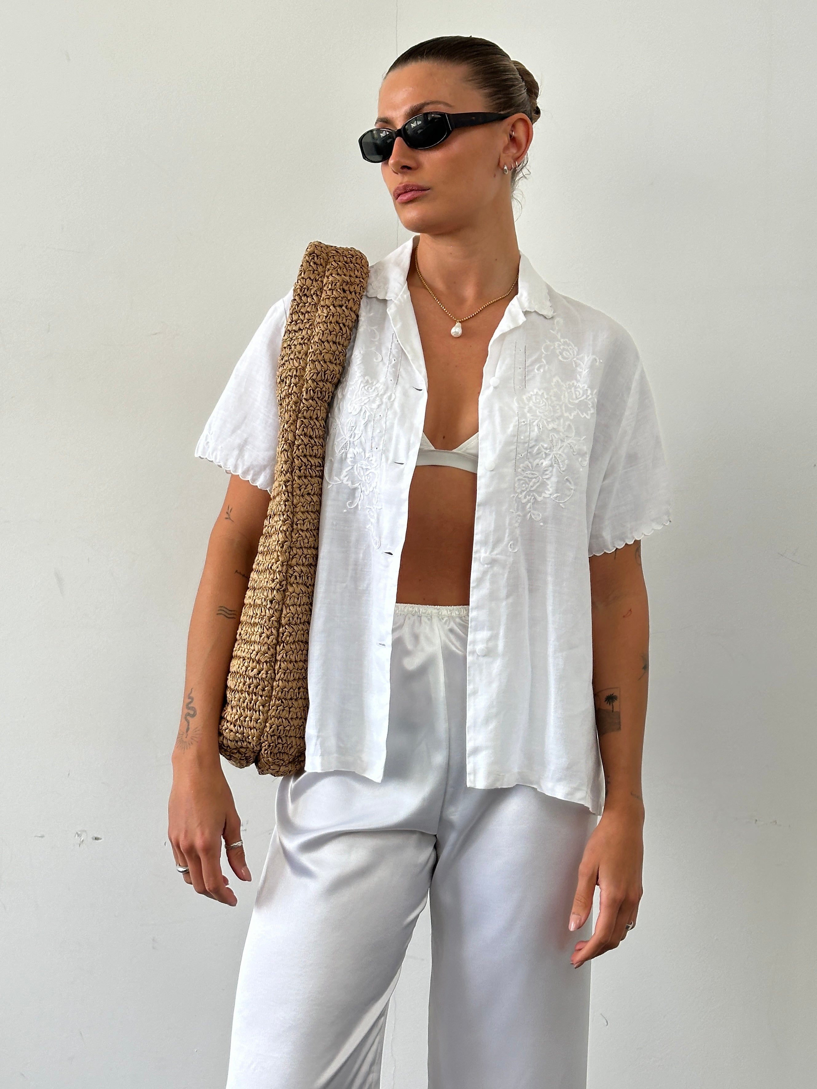 Vintage pure linen short sleeve shirt with embroidered scalloped edge, featuring a relaxed fit and classic design.