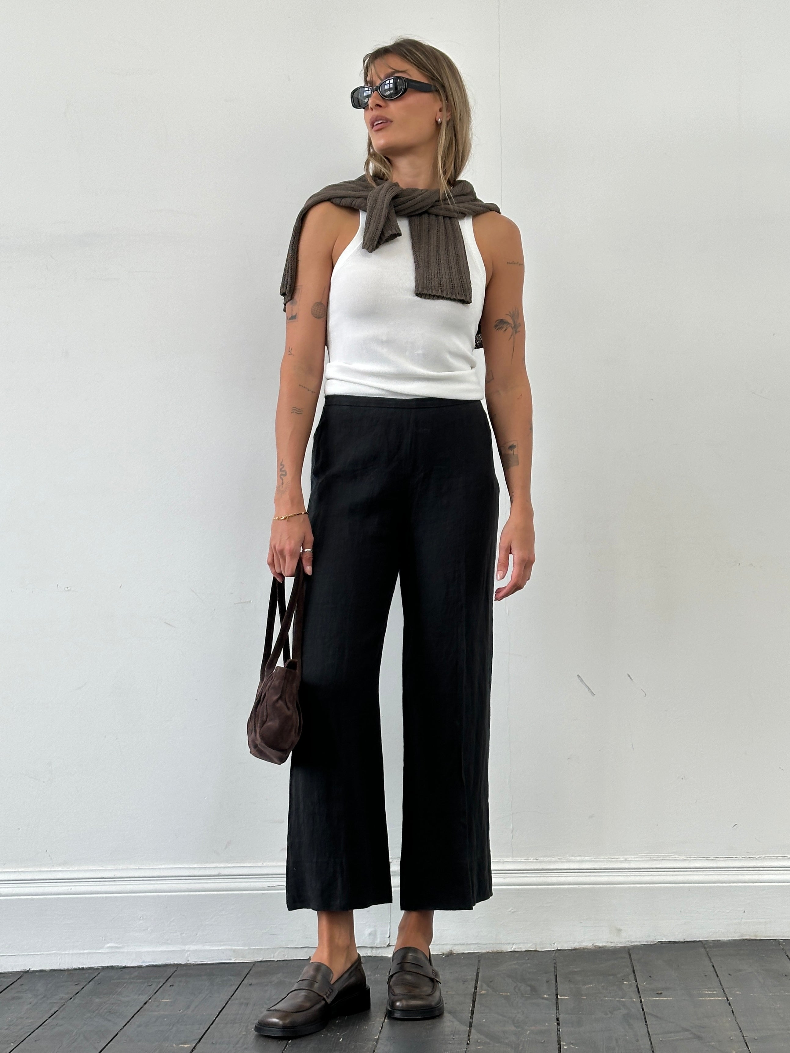 Max Mara pure linen casual mid-waist trousers in natural color, featuring minimal design and tailored fit, size W27.