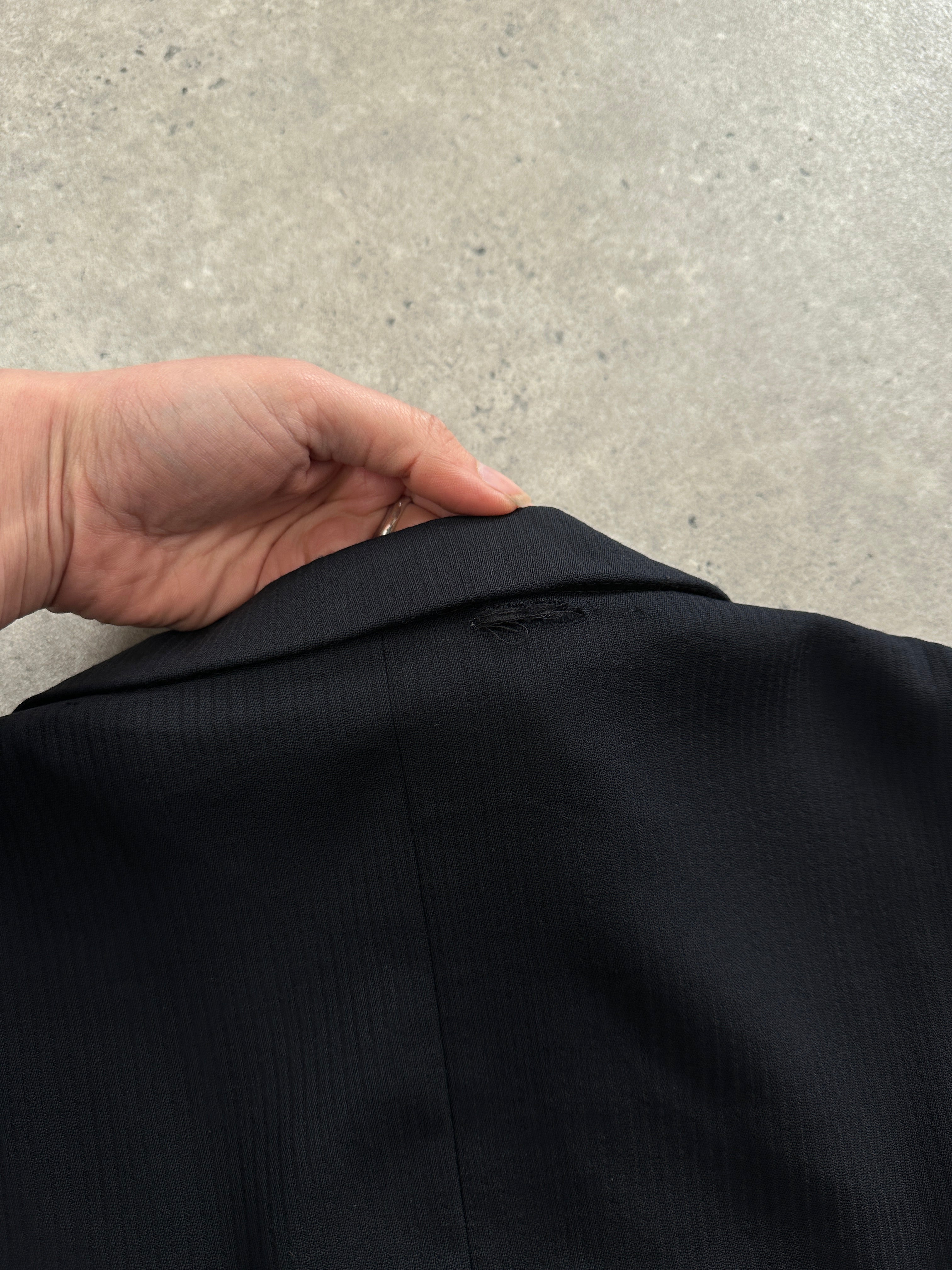 Versace Classic V2 90s wool blazer in size 42R/XL, single-breasted design with notch lapels and tailored fit.