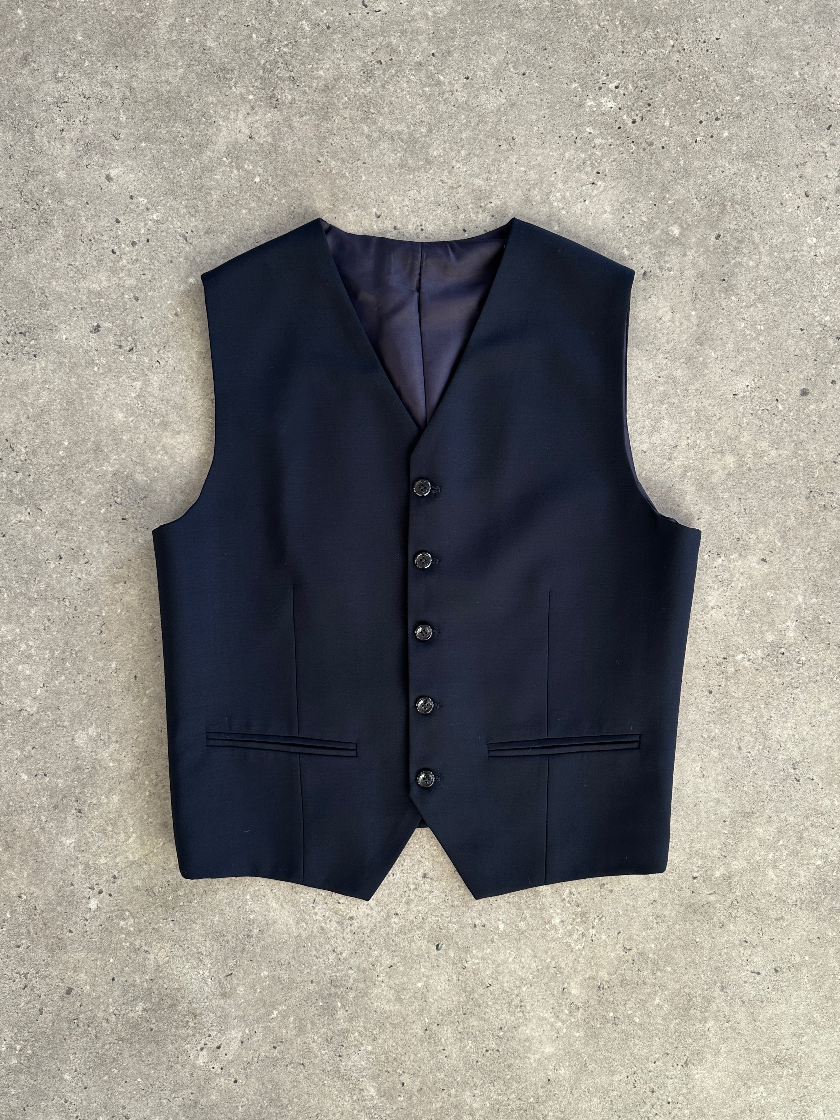 Vintage wool tailored waistcoat in size M, featuring classic design and detailed craftsmanship.