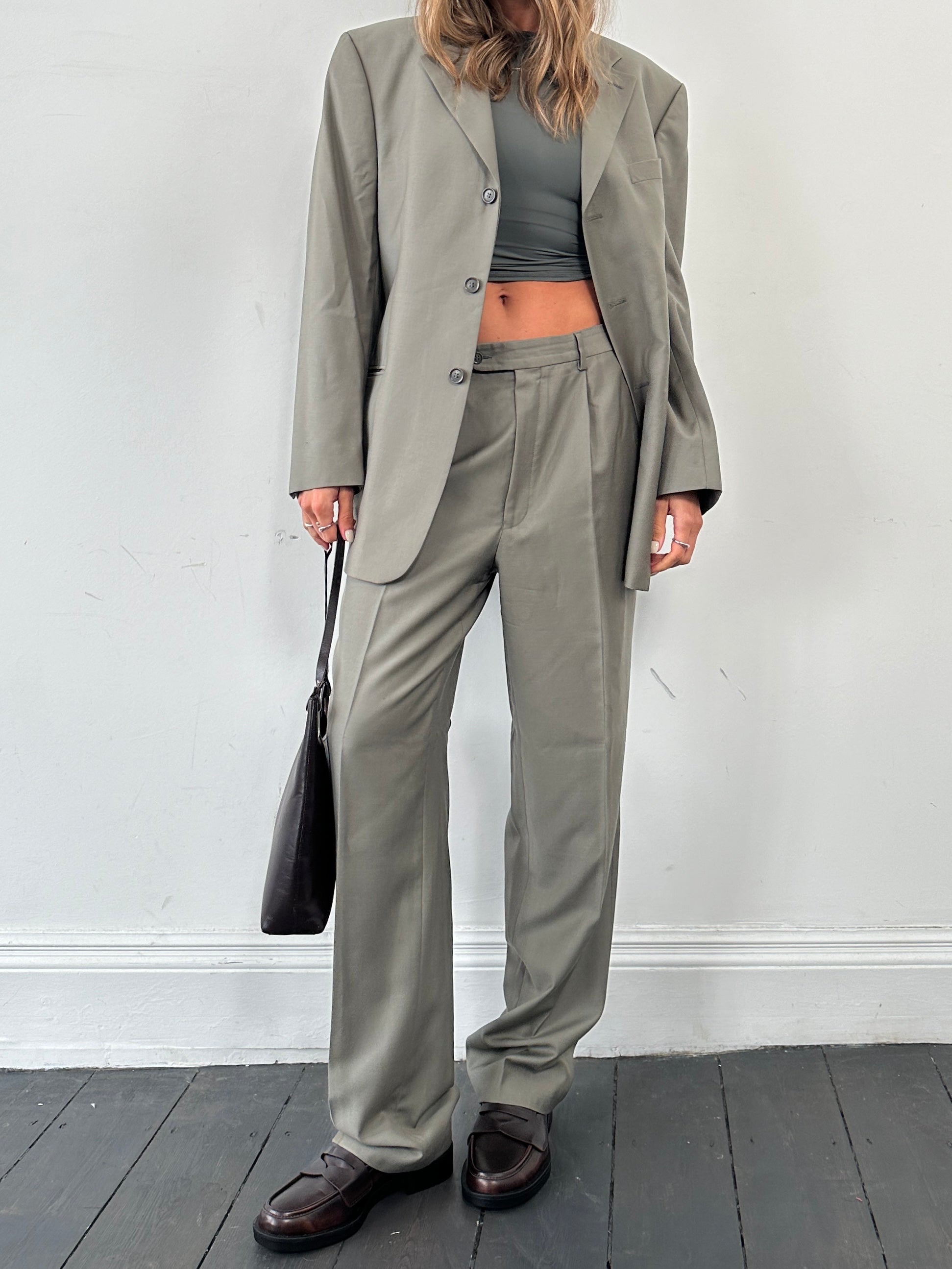 Pierre Cardin pure wool single-breasted suit jumpsuit in size 40R/W33, tailored fit, with lapel collar and front buttons.