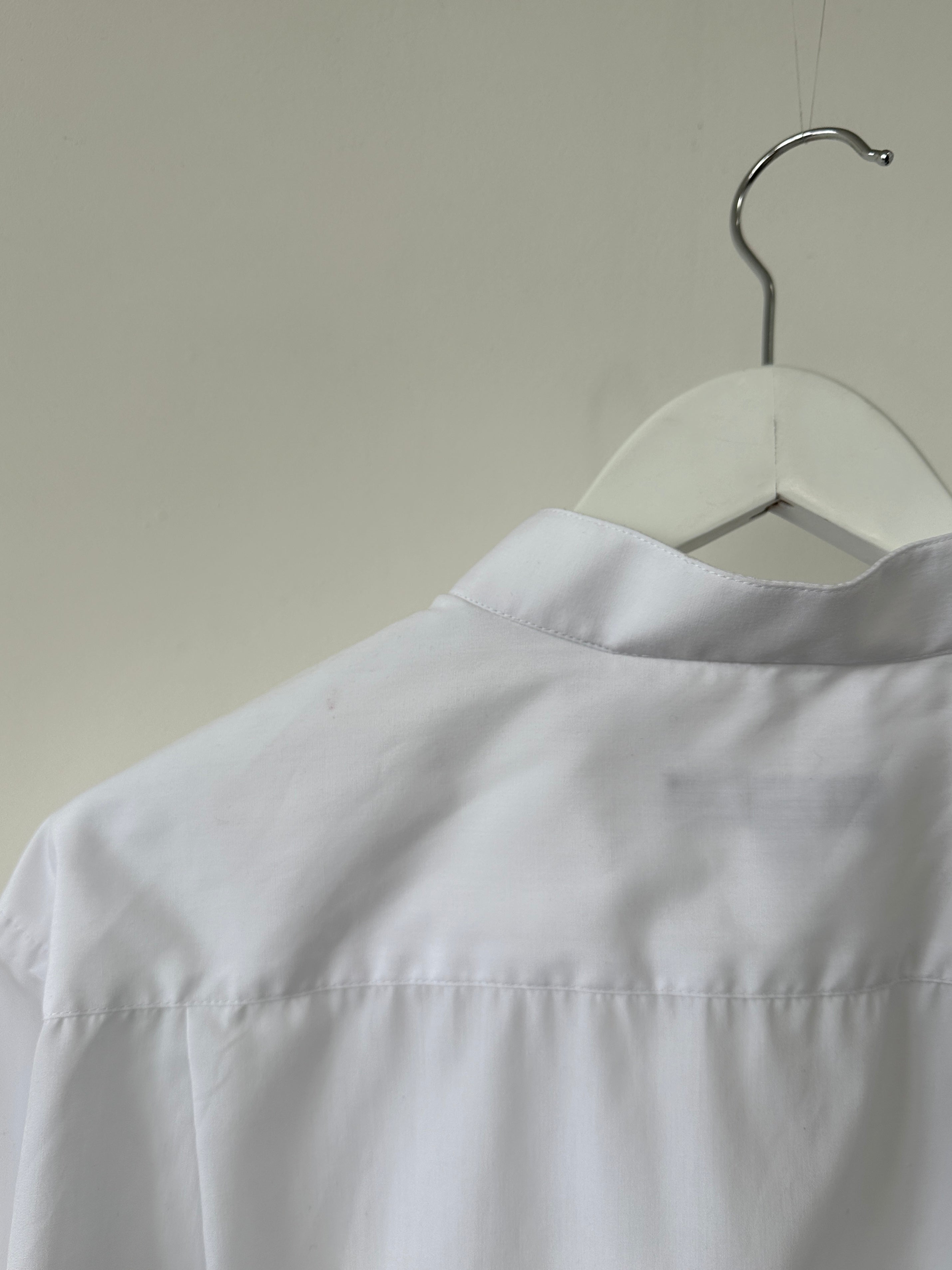 Vintage cotton pleated wing collar dress shirt in XL/XXL, featuring classic design and stylish pleats.